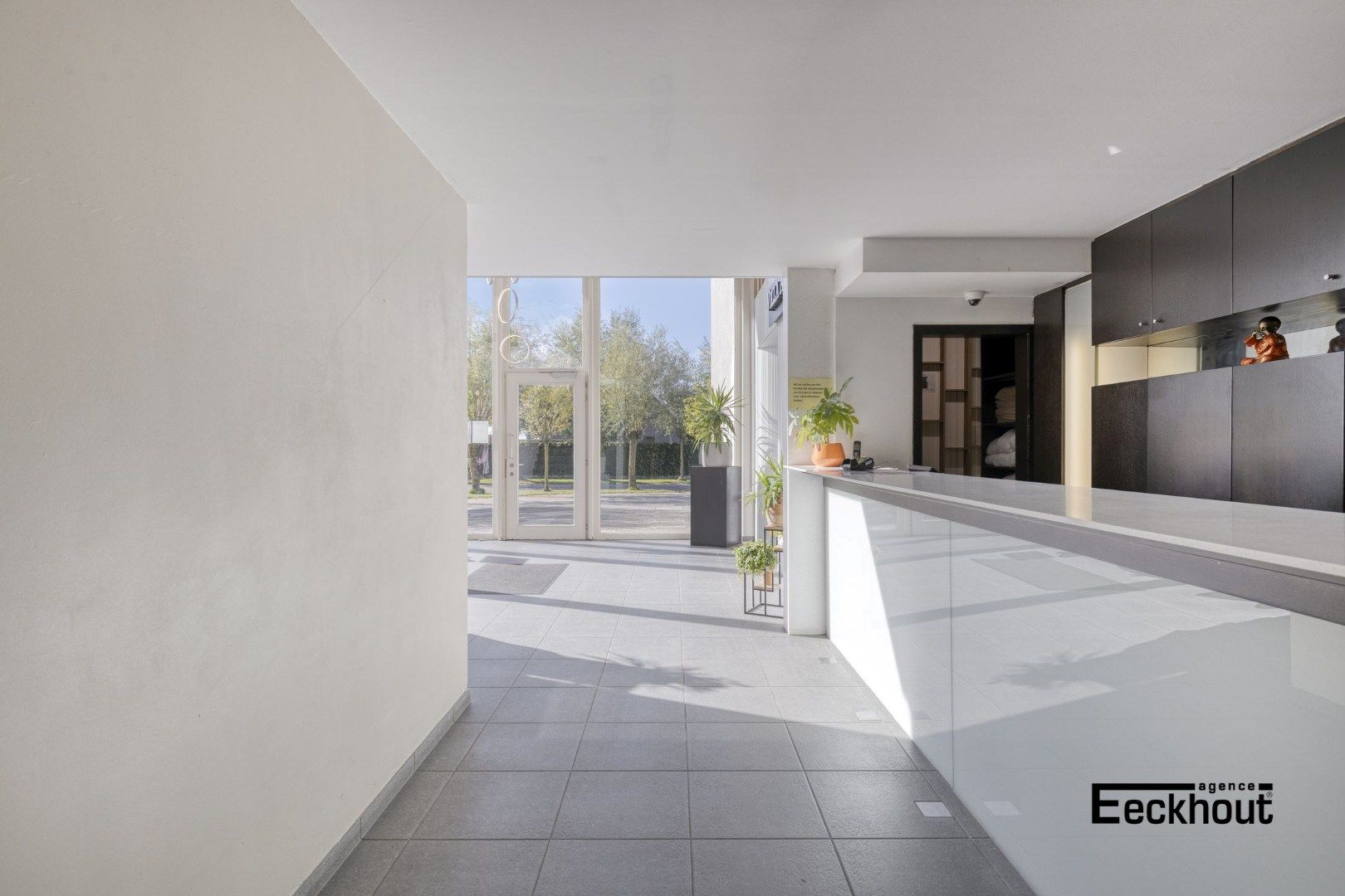 Handelscomplex op gunstige locatie foto 13