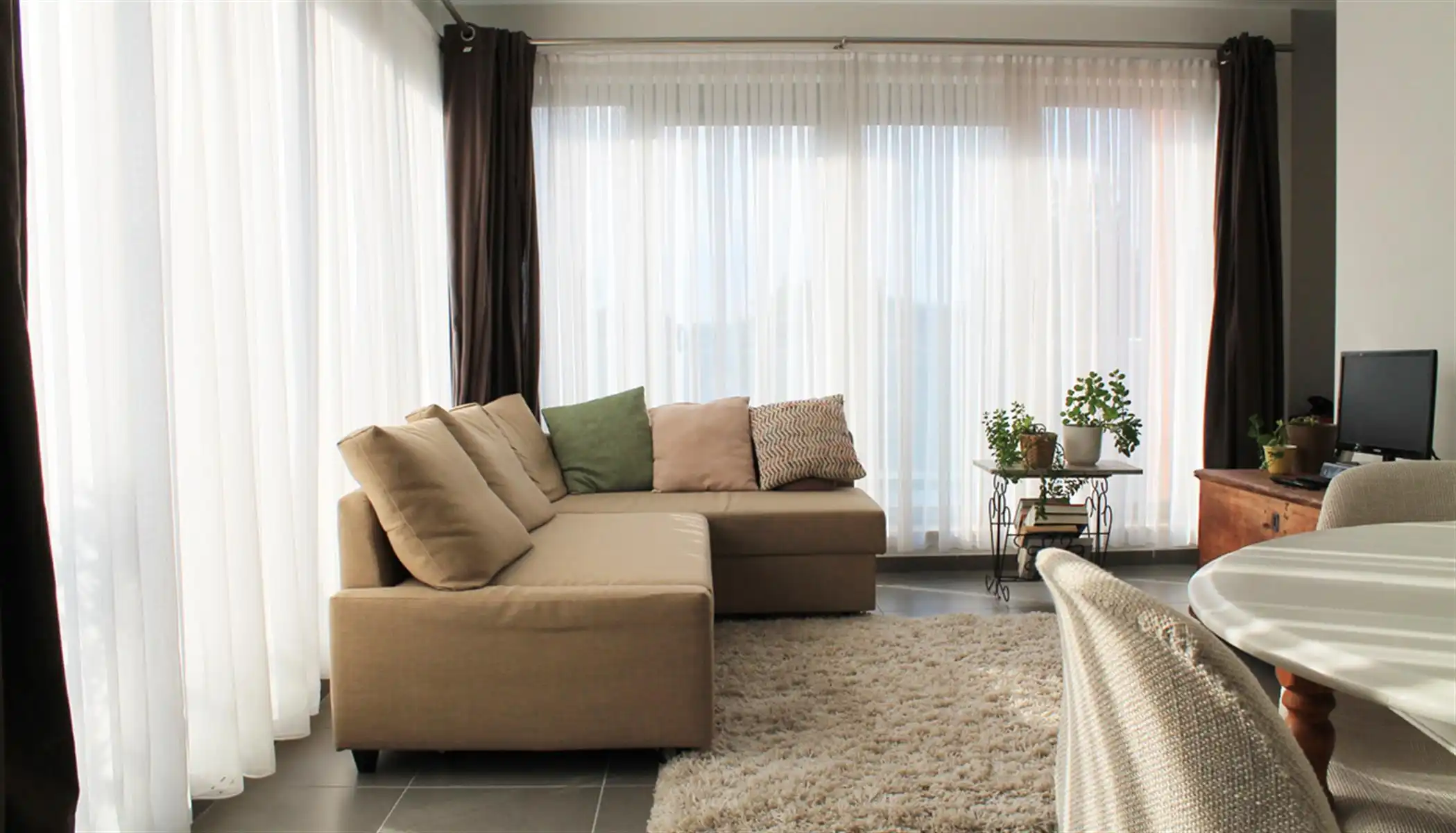 Lichtrijk duplexappartement te huur  foto {{pictureIndex}}