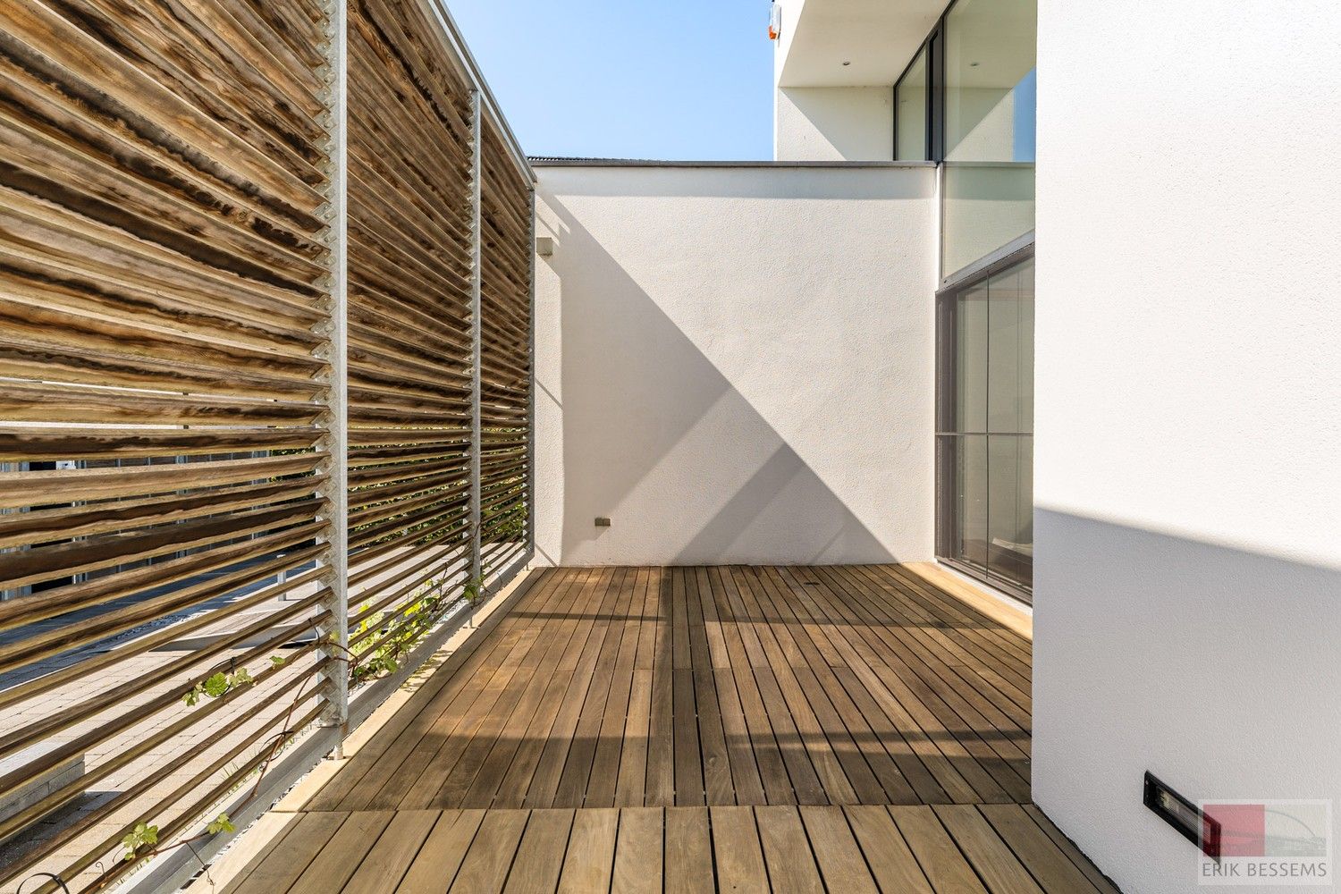 Moderne villa, gelegen op een perceel van 1.126 m², biedt 360 m² hoogwaardige woonoppervlakte foto 4