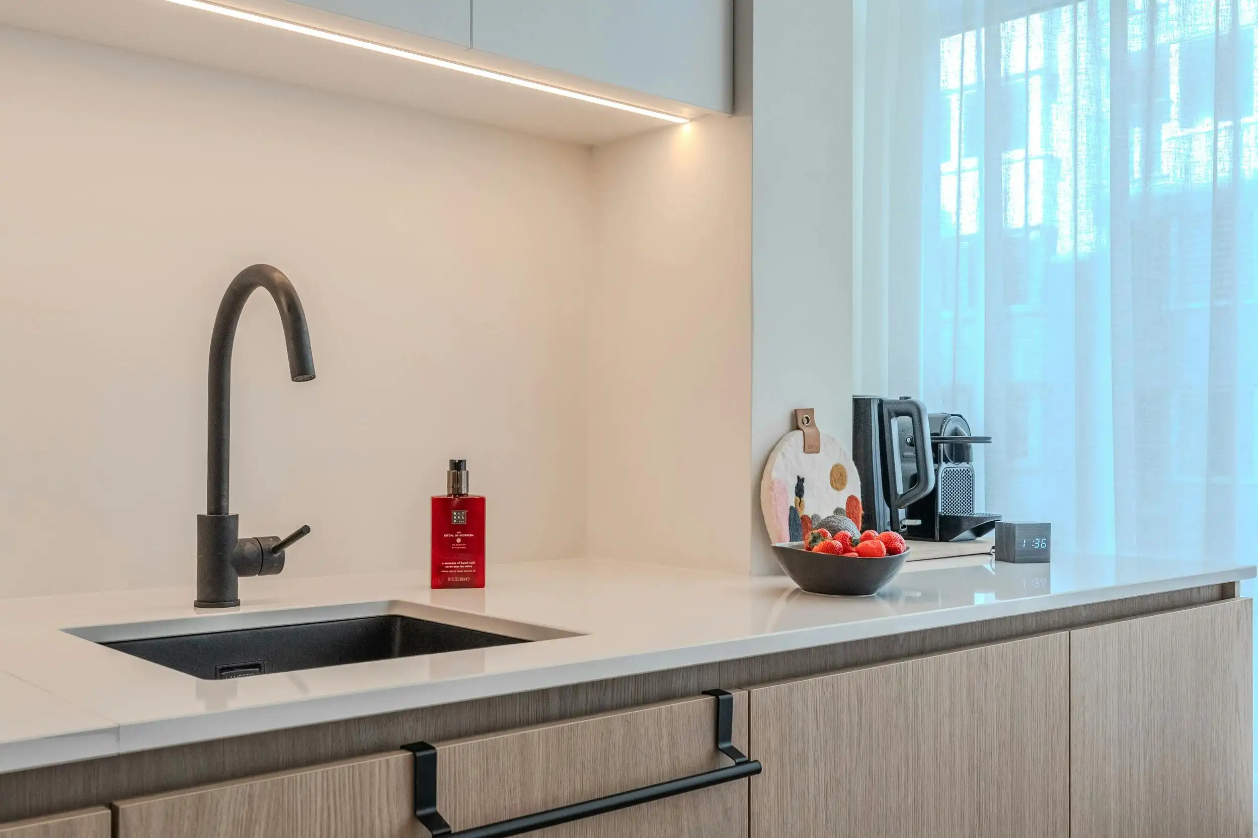Fantastisch gerenoveerde studio met slaaphoek te Oostende foto 11