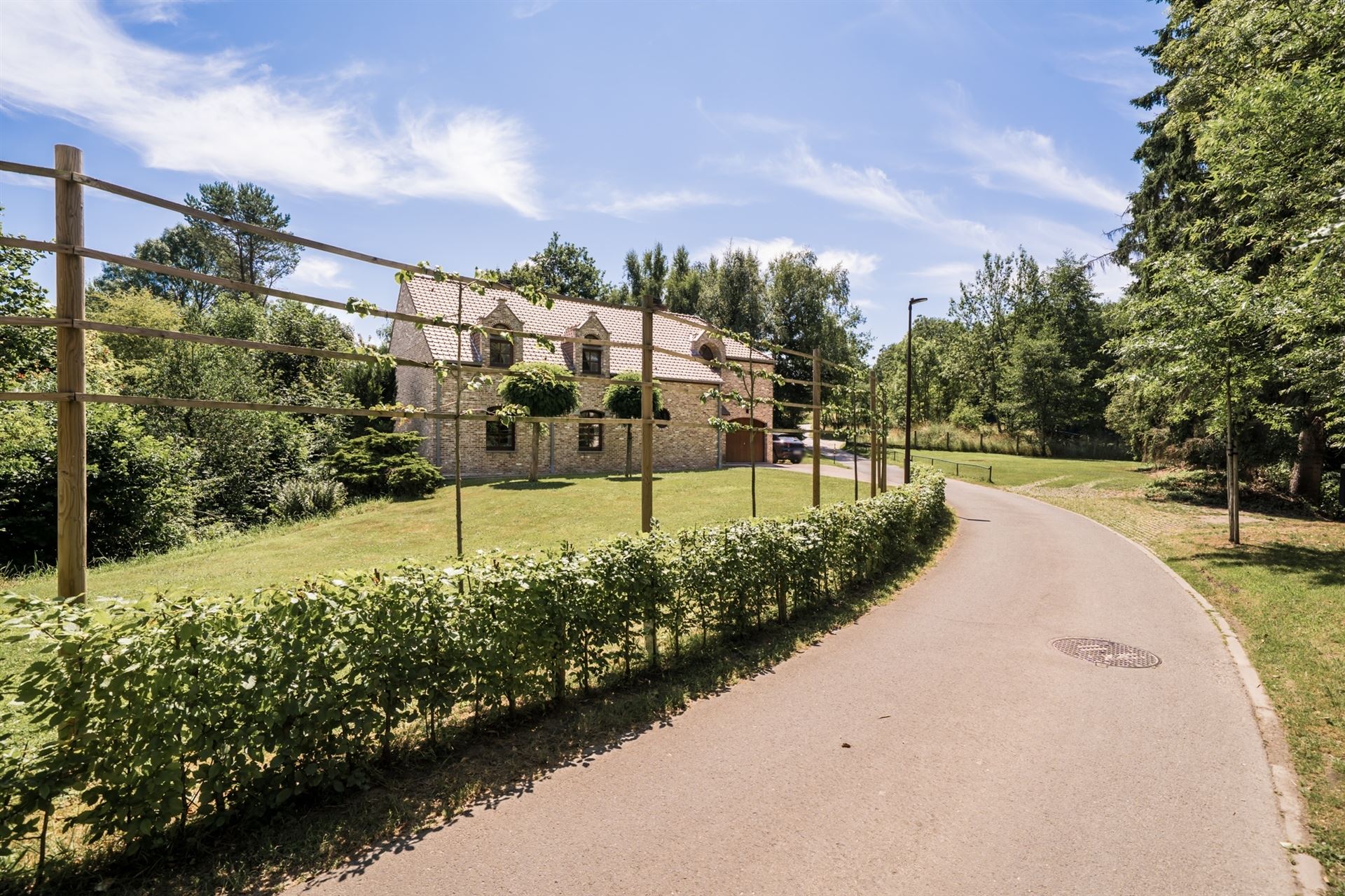 Unieke villa te koop met als troeven: Rust, ruimte en comfort in het groen foto 4