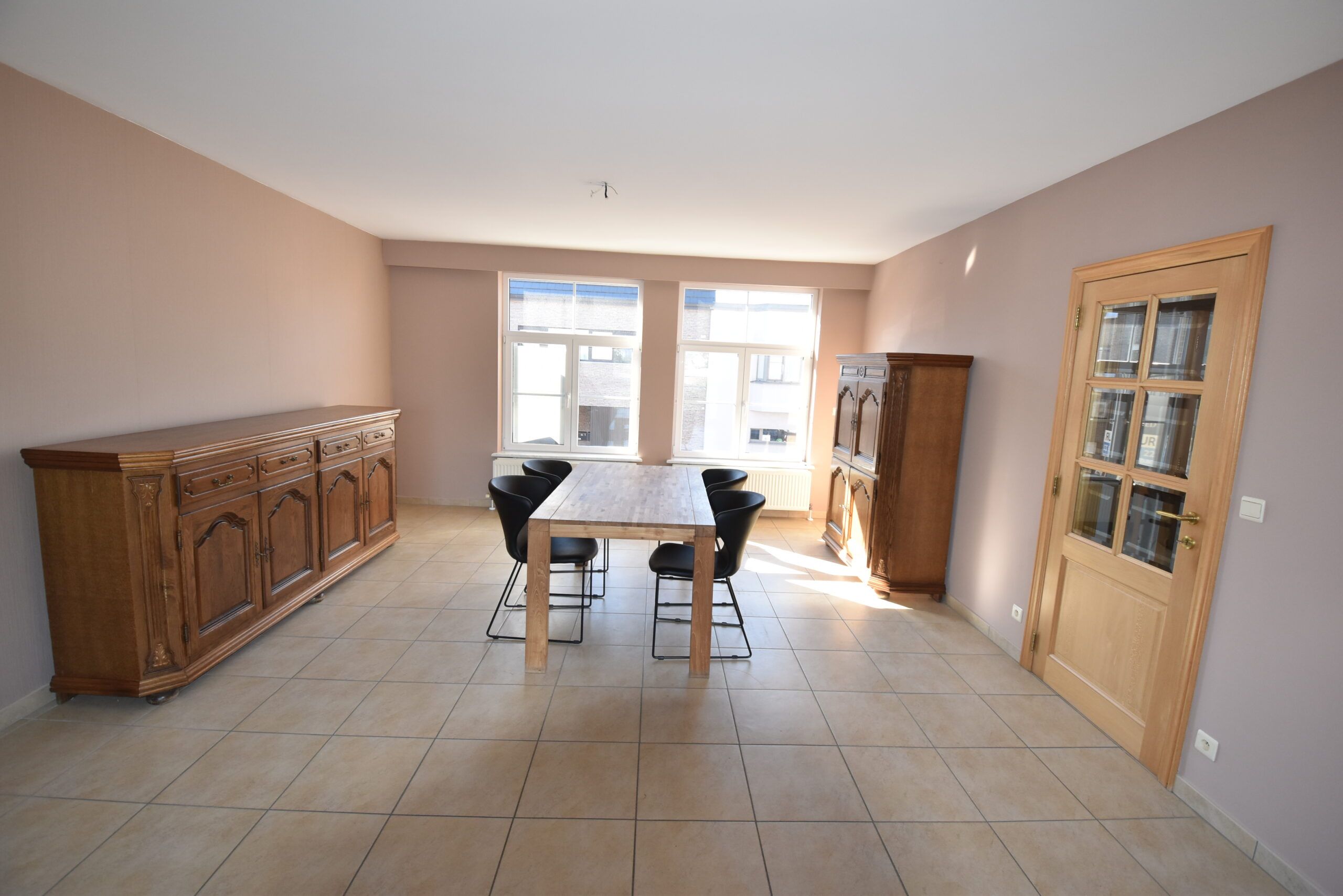 Woning met 3 slaapkamers, zeer ruime garage, 2 terrassen en tuin. foto 7