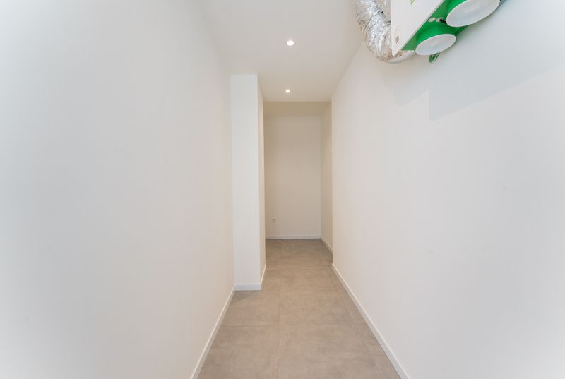 Rumbeke-'t Sterrebos. TWEEGEVEL-VILLA met hoogstaande afwerking, verfijnd interieur en ruime leefruimte. 3 slaapkamers en 2 badkamers. Exclusief mooi aanbod / uistekende ligging ! foto 13