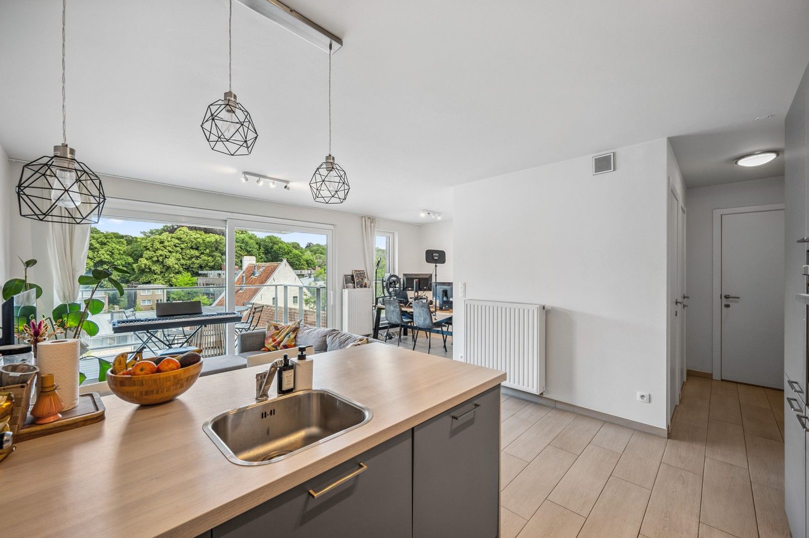 Modern 1-slaapkamerappartement met terras foto 9