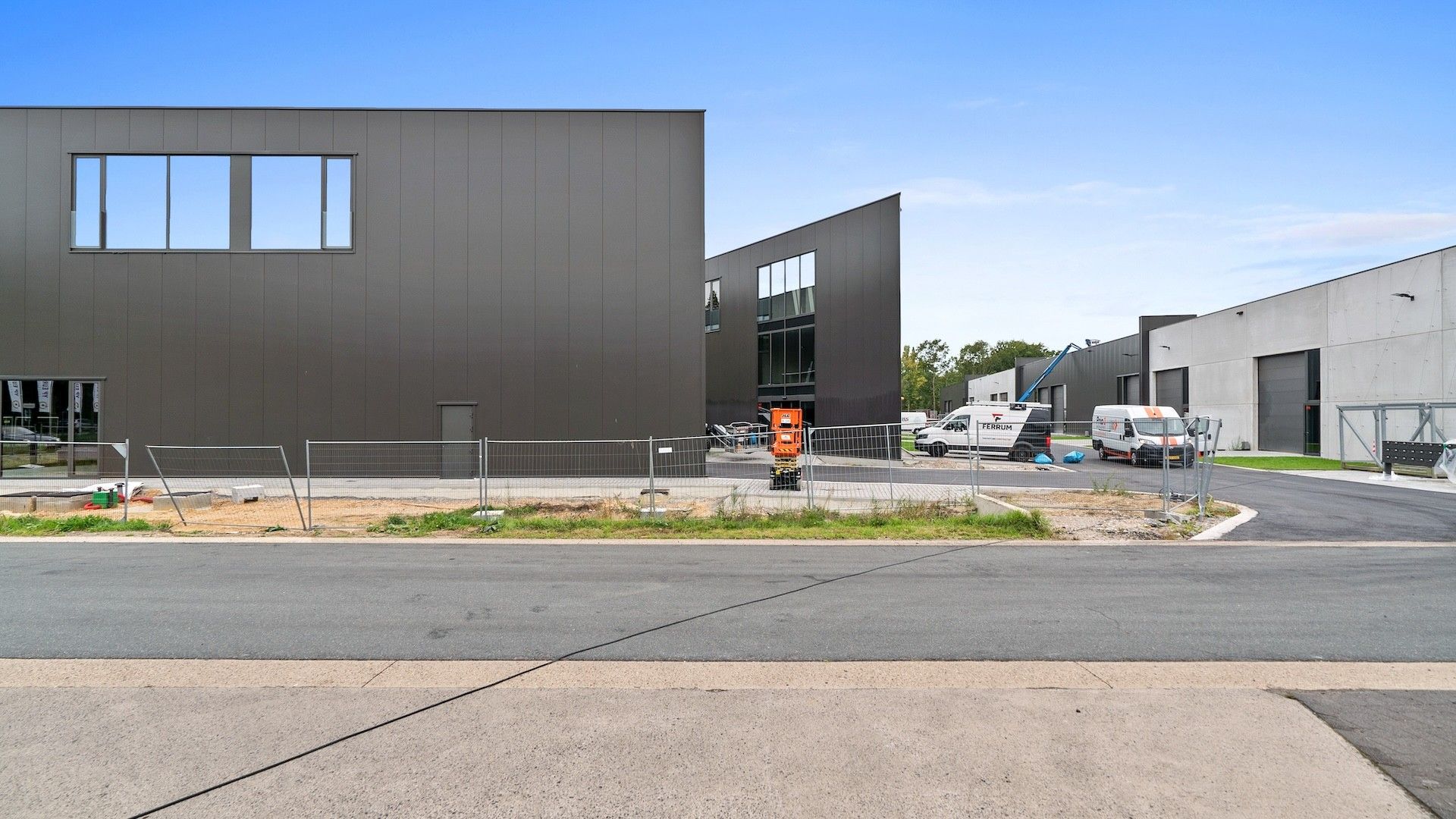 Moderne kantoorruimte van 359m2 op een ideale locatie tussen As en Genk foto 31