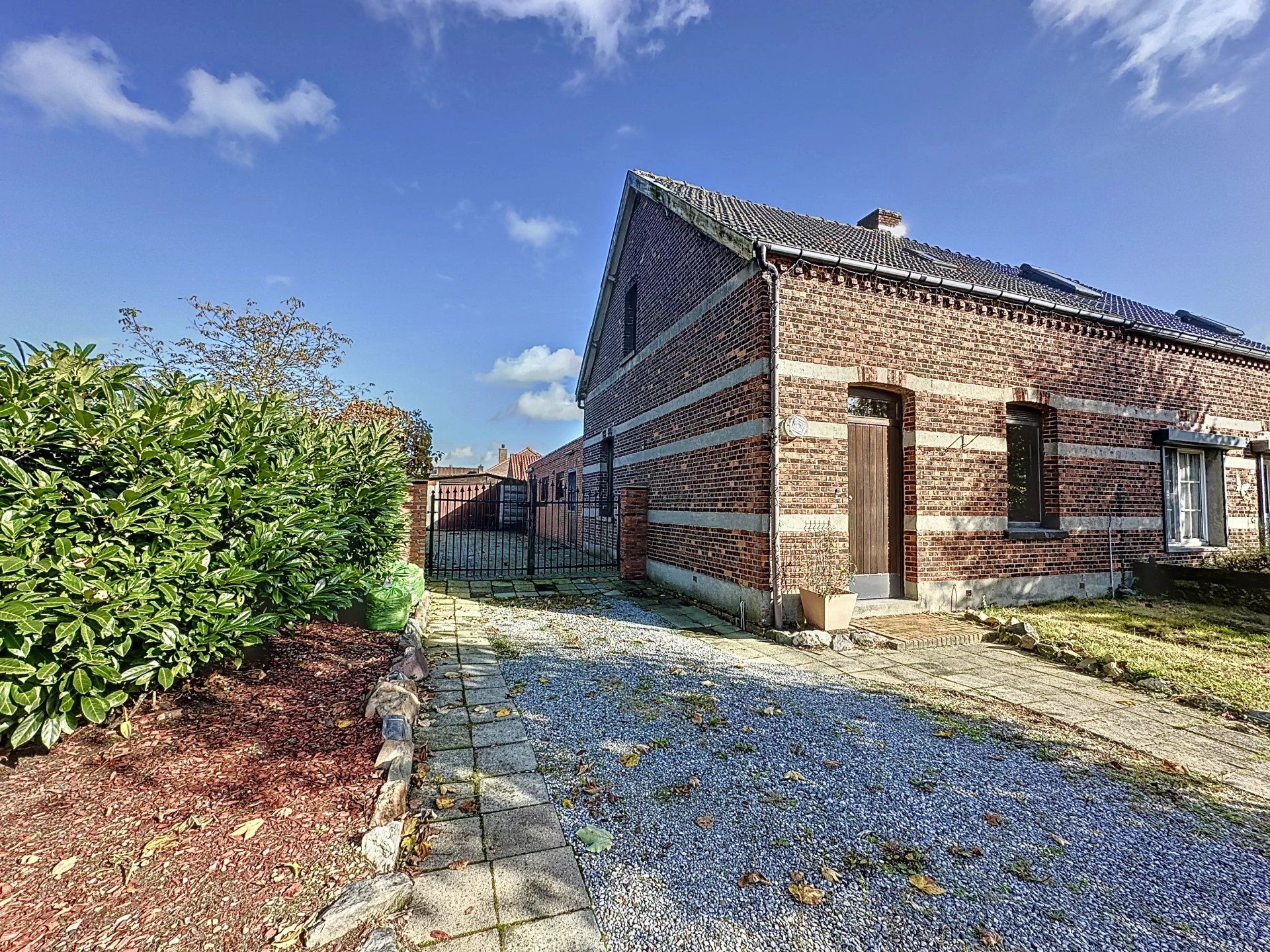 Gezellige, ruime te renoveren woning op een groot perceel. foto 29