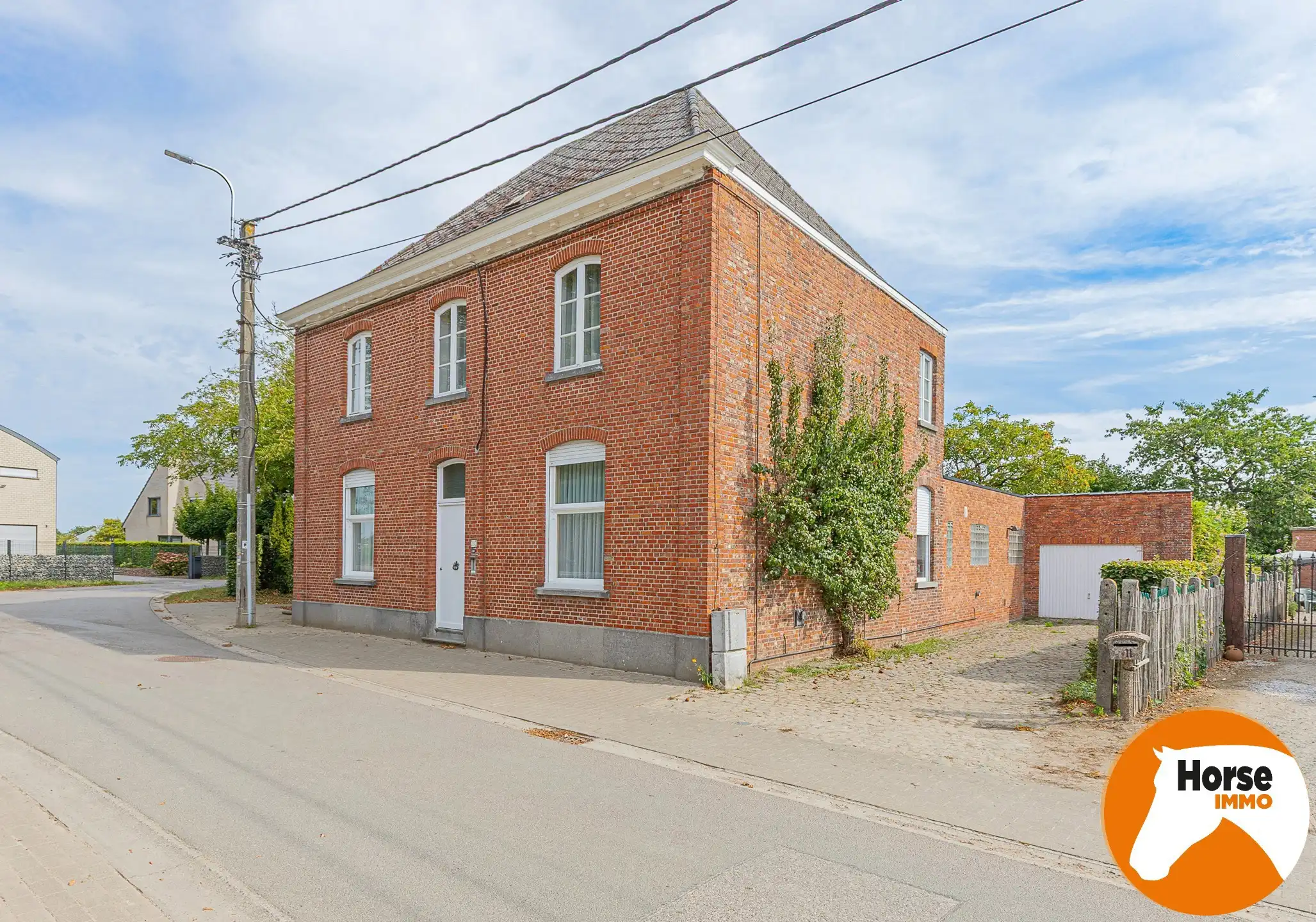 Hoofdfoto van de publicatie: WICHELEN – Karakteristiek burgerhuis op schitterend perceel