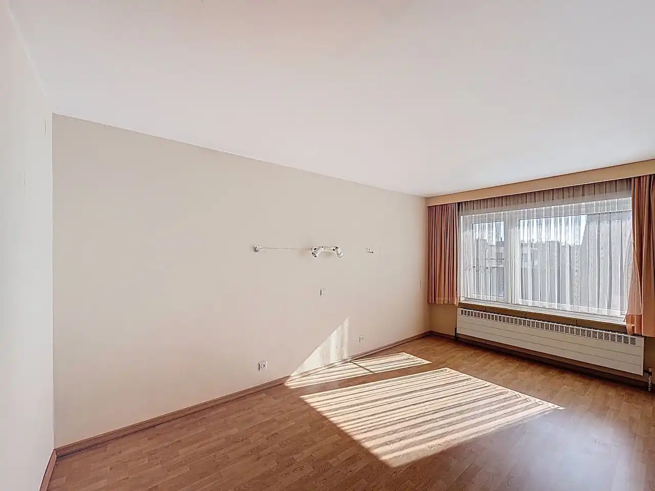 Bel-étage woning met drie slaapkamers en twee garages in het centrum van Heist-Aan-Zee foto 18