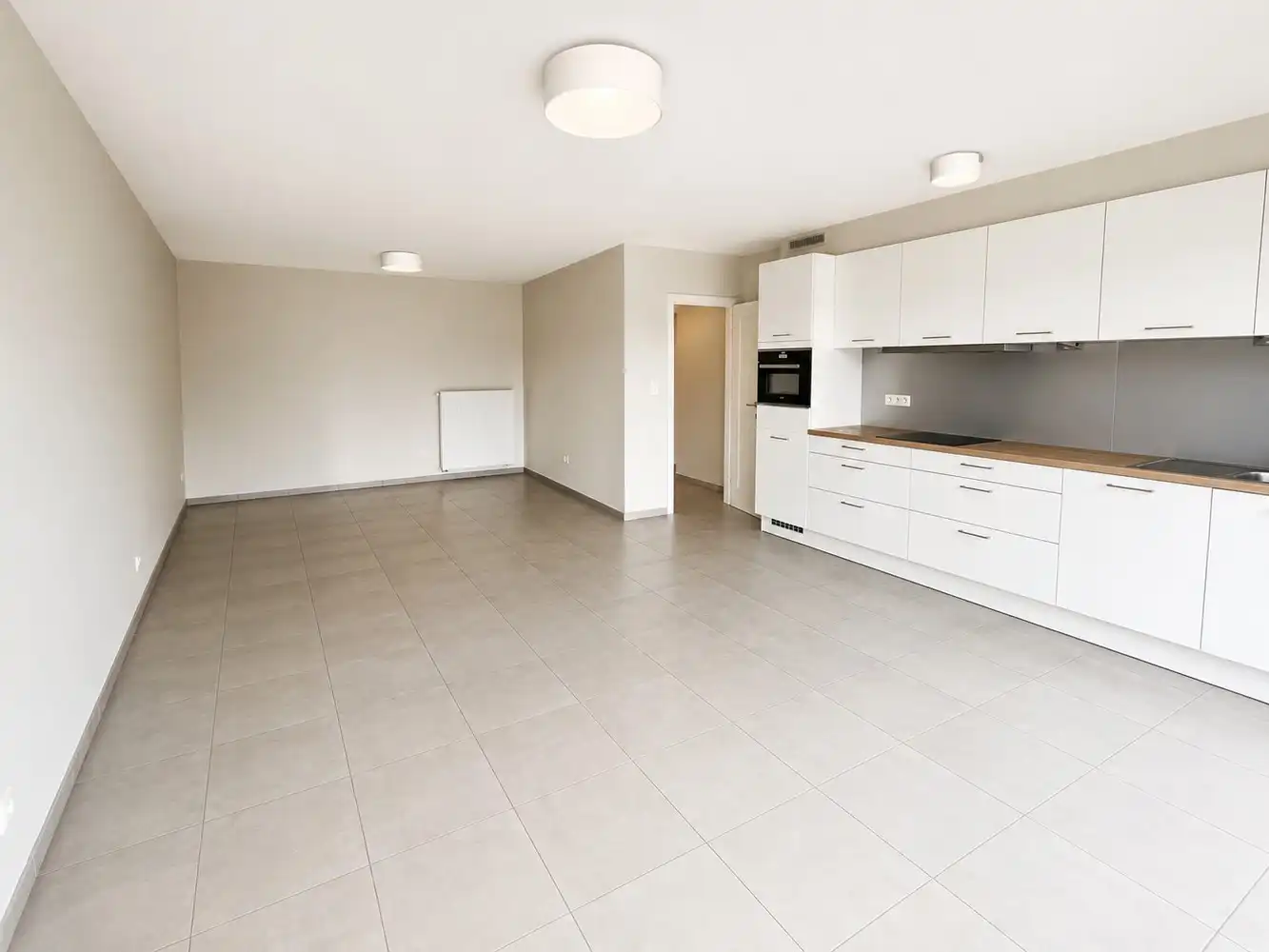 Ruim gelijkvloers appartement met 2 slaapkamers en privatieve tuin in het hart van Wiemesmeer foto 2