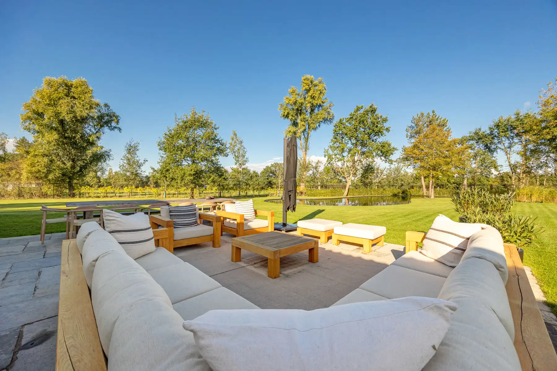 Uitzonderlijk gerenoveerde hoeve op ca. 7480 m² foto 32