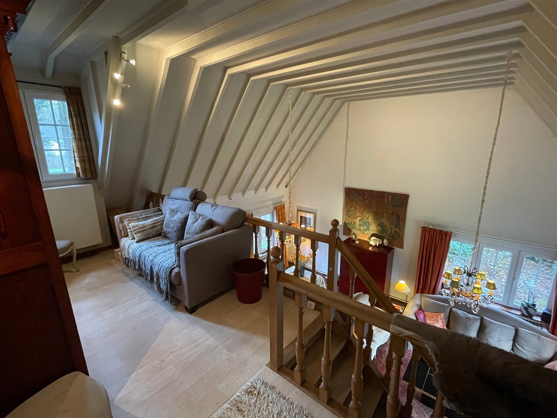 Prachtig midden in het groen gelegen villa in landelijke stijl met tuin en garage. foto 14