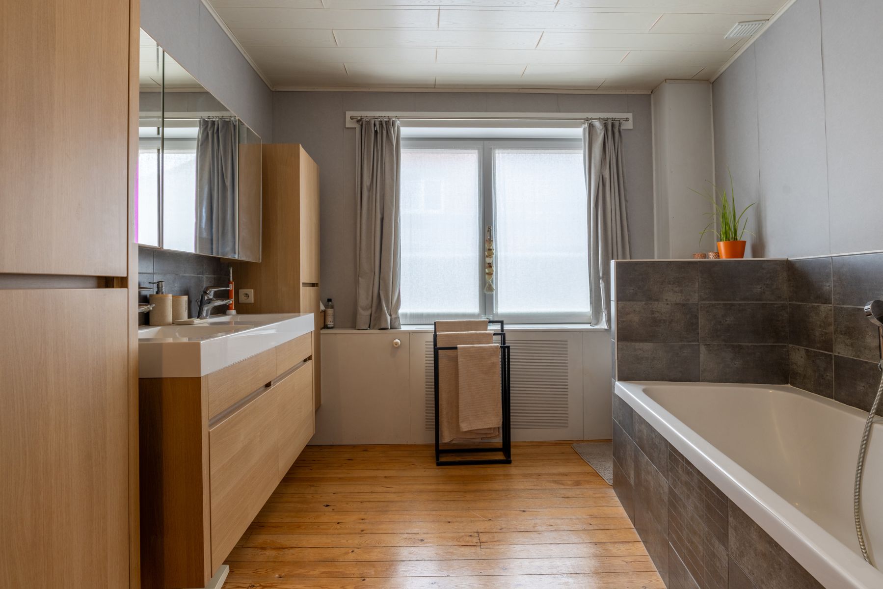 Instapklare woning met tuin in hartje Melle! foto 11