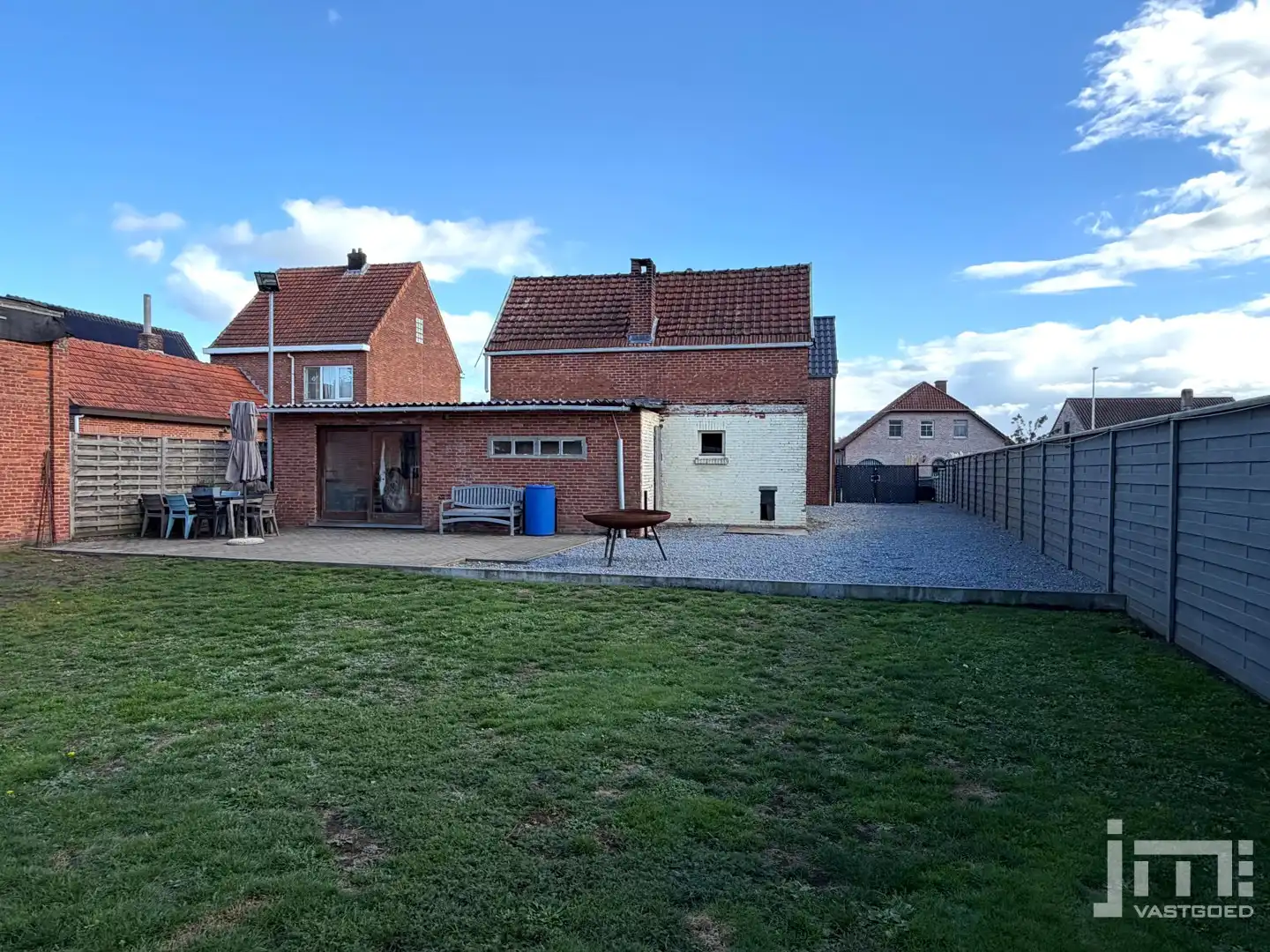 Ruime woning met aparte garage en afgesloten tuin foto 15