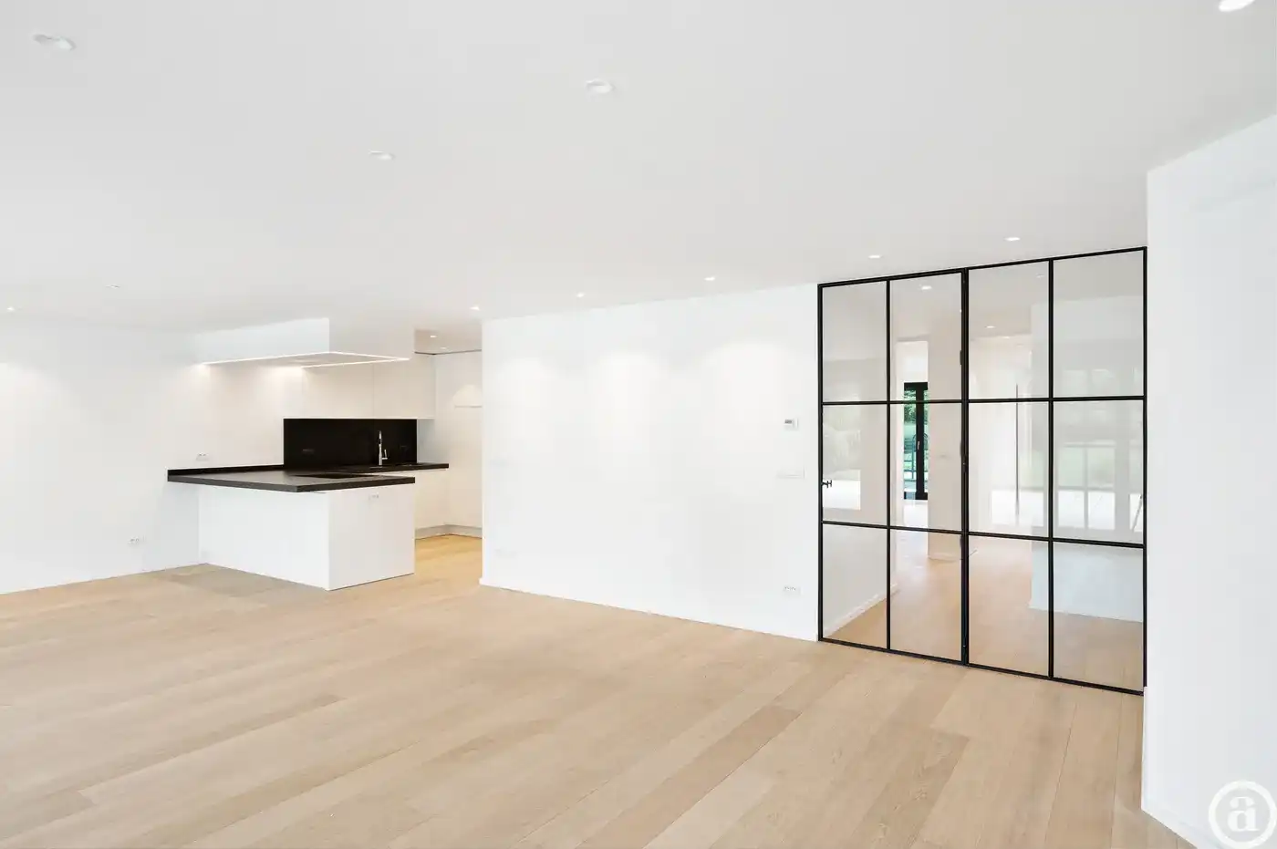 Zonovergoten tuin appartement met groot terras en prachtige tuin gelegen in het exclusieve domein Tennis Gardens. foto 8