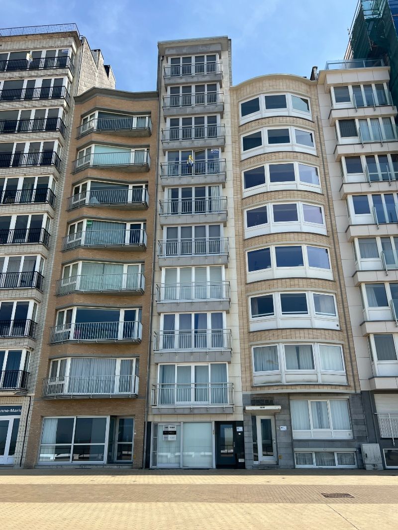 Uitzonderlijk ruim (114m²) bemeubeld appartement met handelsfunctie op de Zeedijk te Middelkerke! foto 21