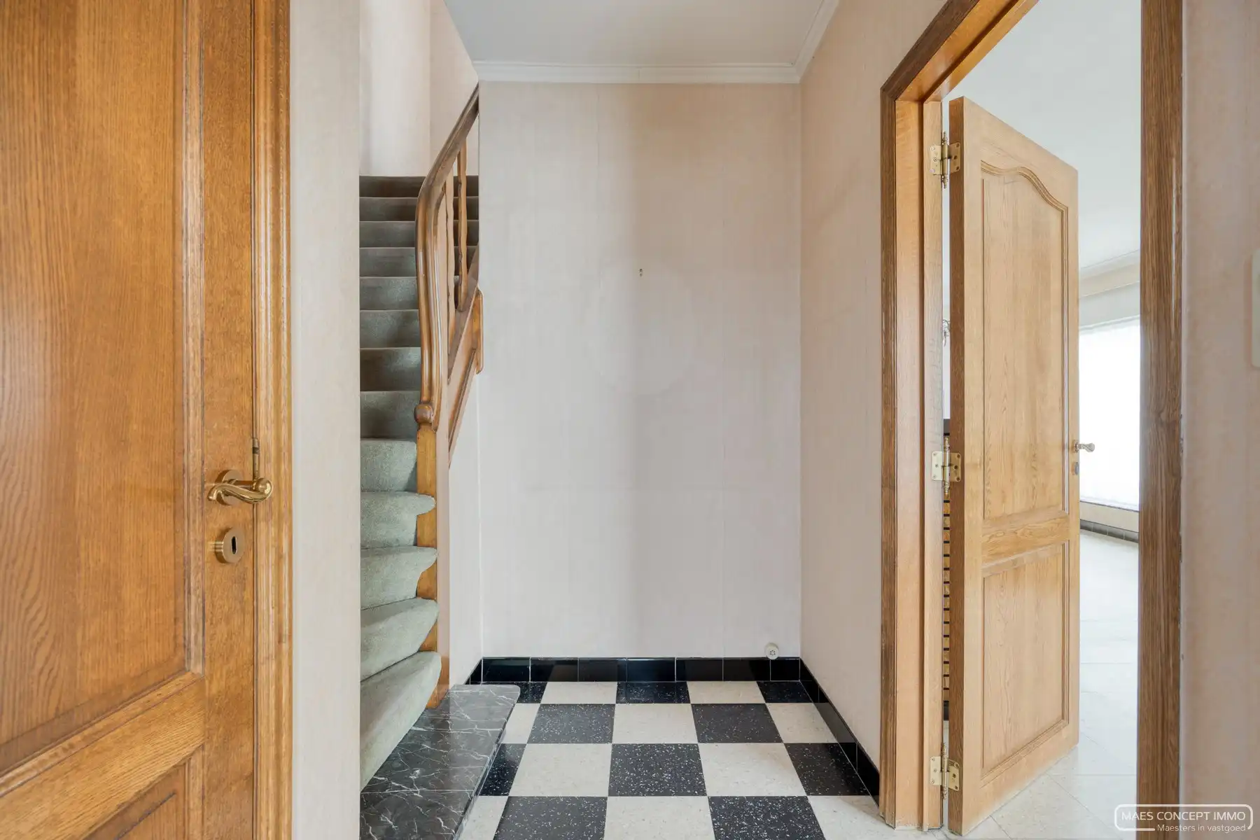 Te renoveren woning te koop te Anzegem met prachtig verzicht foto 3