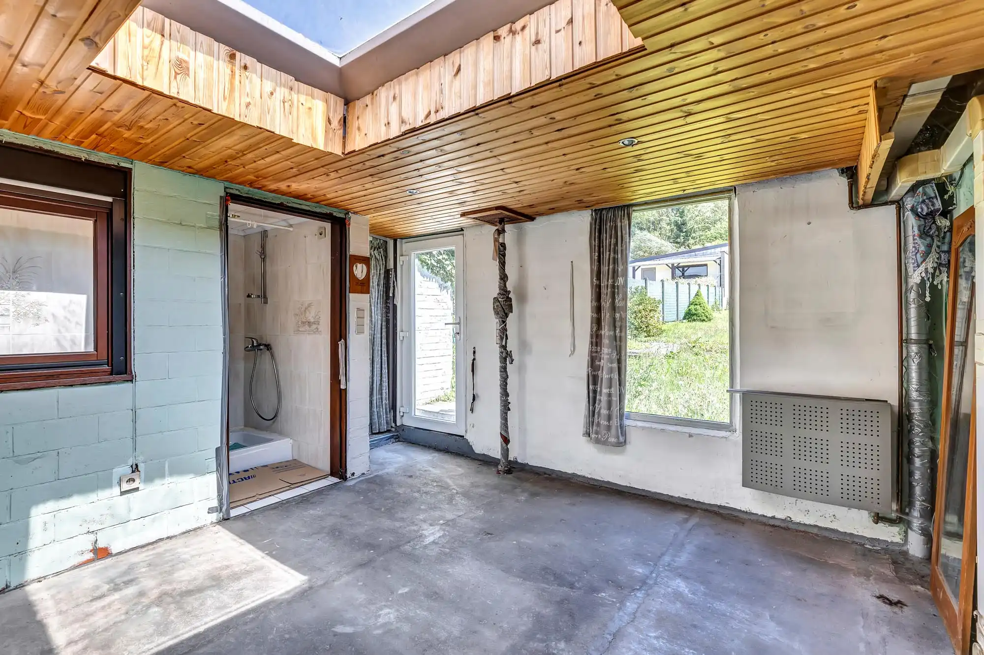 Te renoveren woning met garage en tuin foto 7