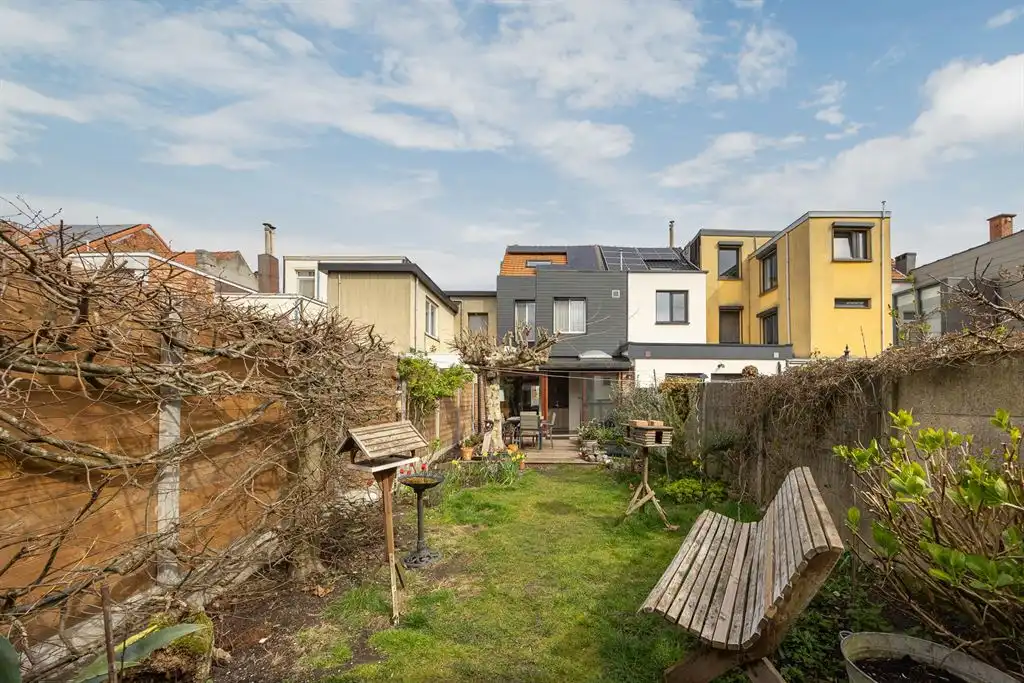 Ruime gezinswoning in rustige, residentiële buurt foto 8