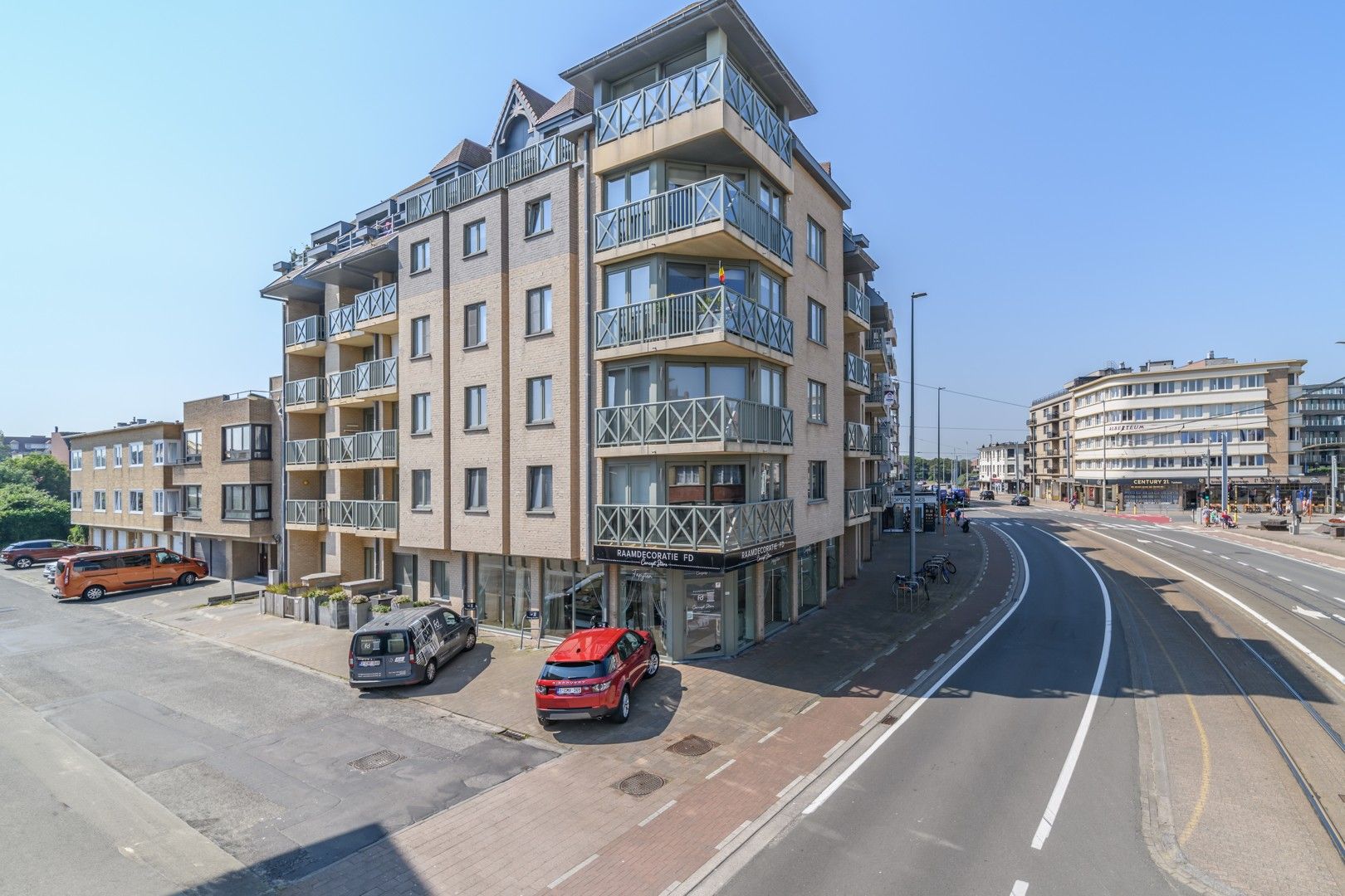 Lichtrijk, instapklaar gemeubeld appartement foto 3