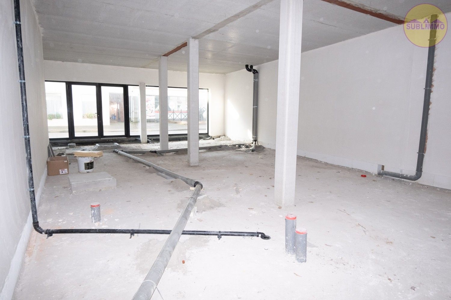 Gelijkvloers handelspand (113m²) op commerciële toplocatie in centrum Meerhout. foto 7