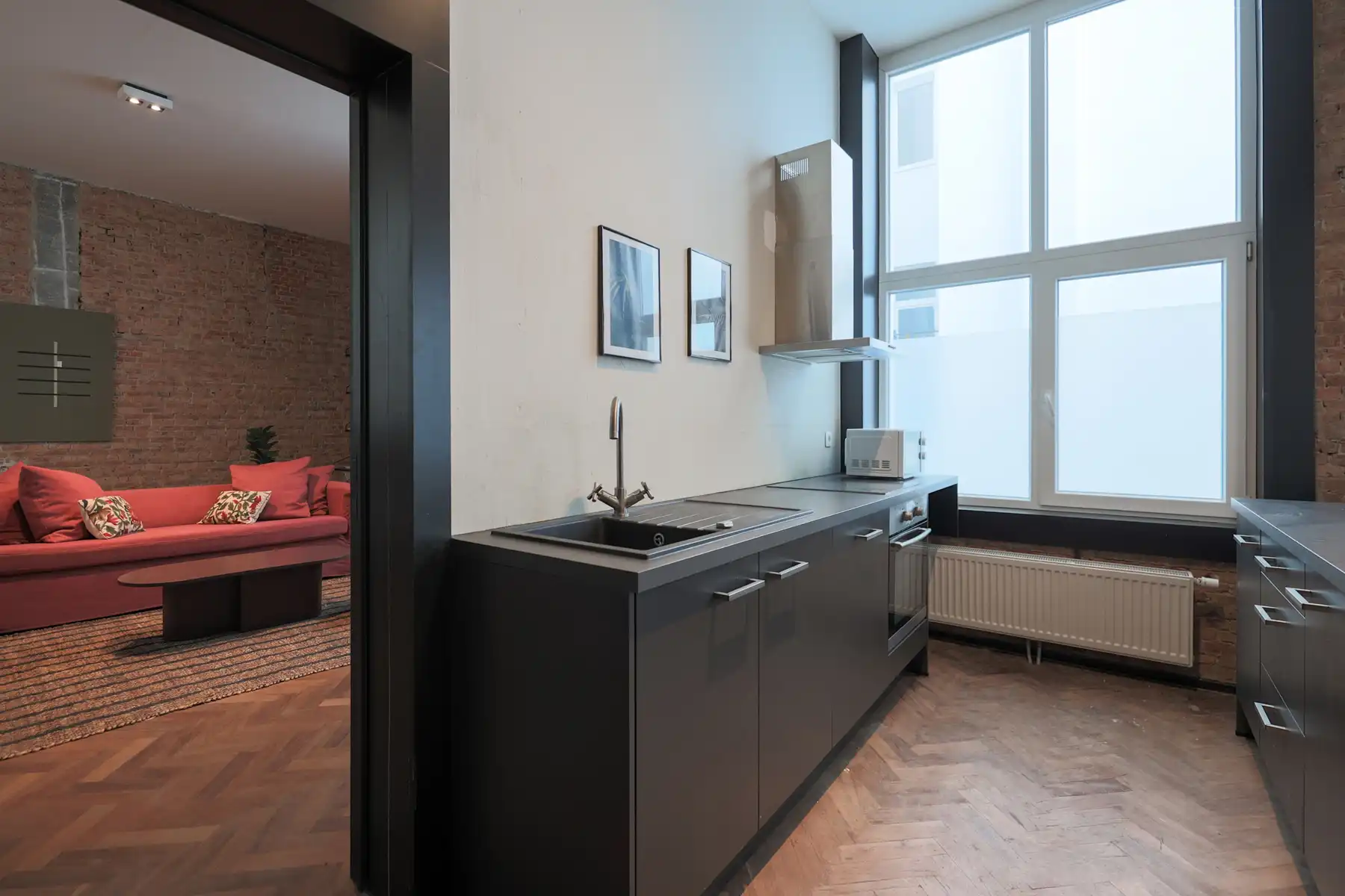 Ruim en lichtrijk triplex-atelier in de stad foto 5