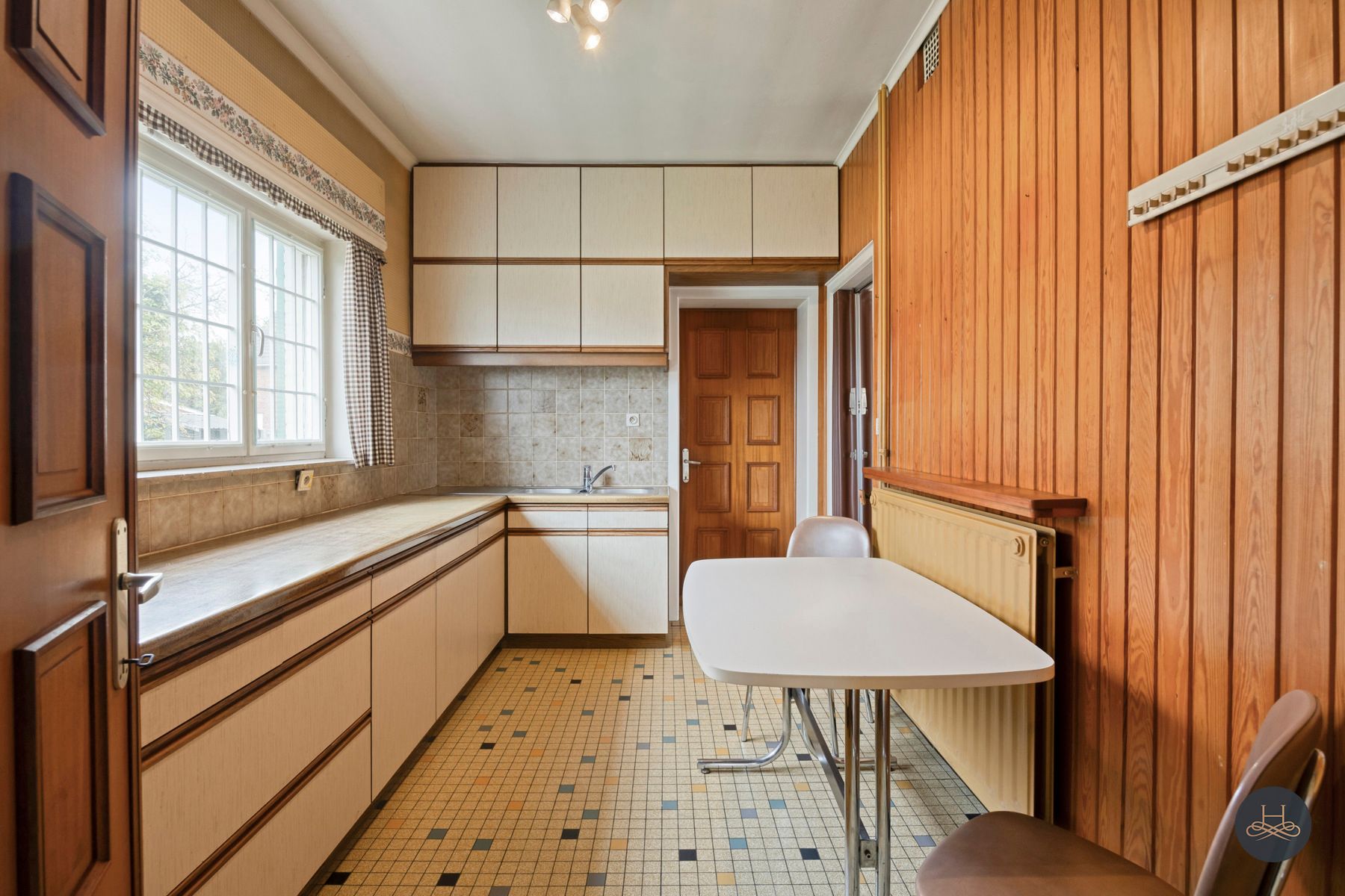 Charmante woning met gezellige tuin op toplocatie foto 11