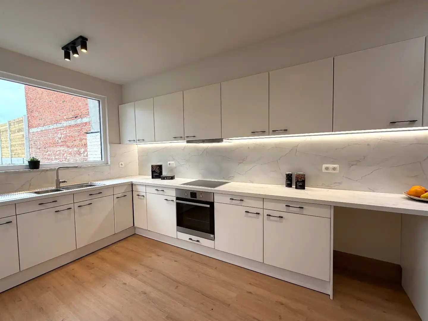 Gerenoveerde gezinswoning met 3 slaapkamers, tuin en garage. foto 11