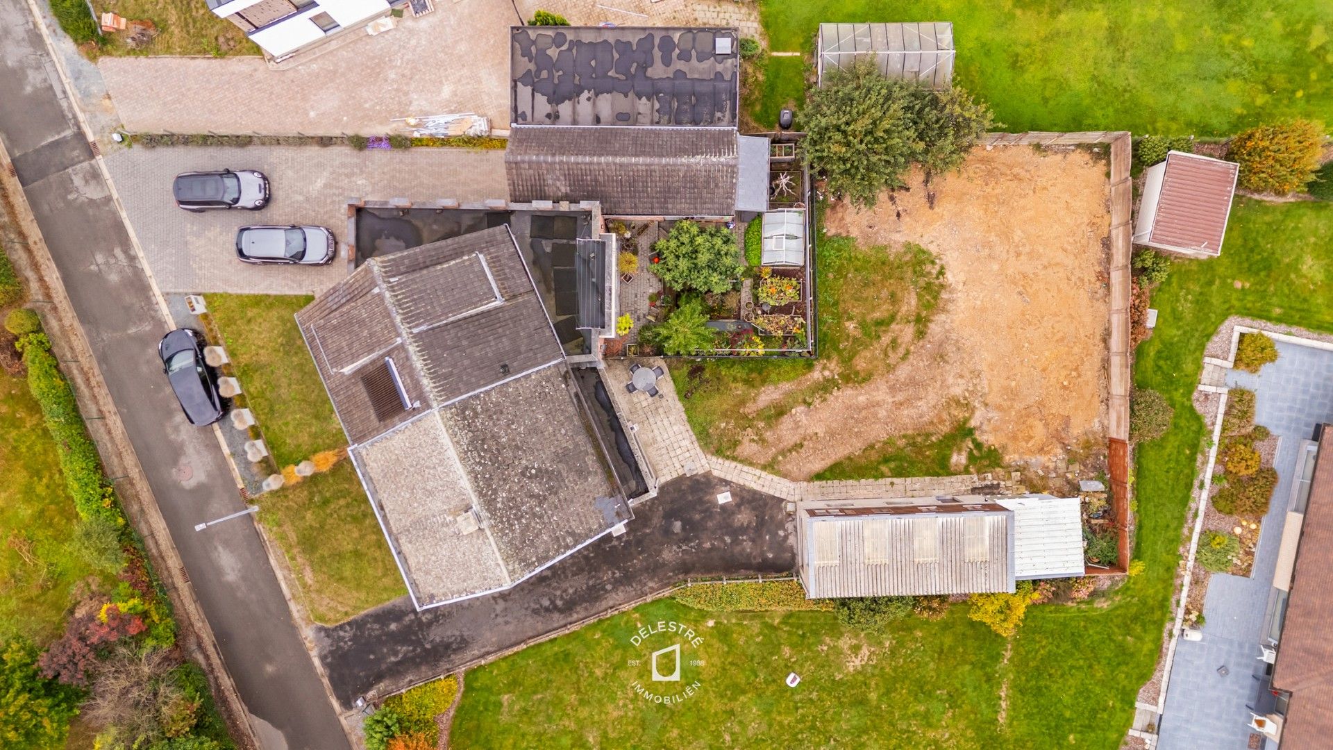 RUSTIG GELEGEN HALFOPEN MET TUIN EN GARAGE foto 28