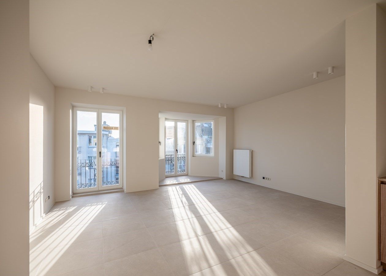 Stijlvol  gerenoveerd 2 slaapkamer appartement op de markt in de Panne foto 5