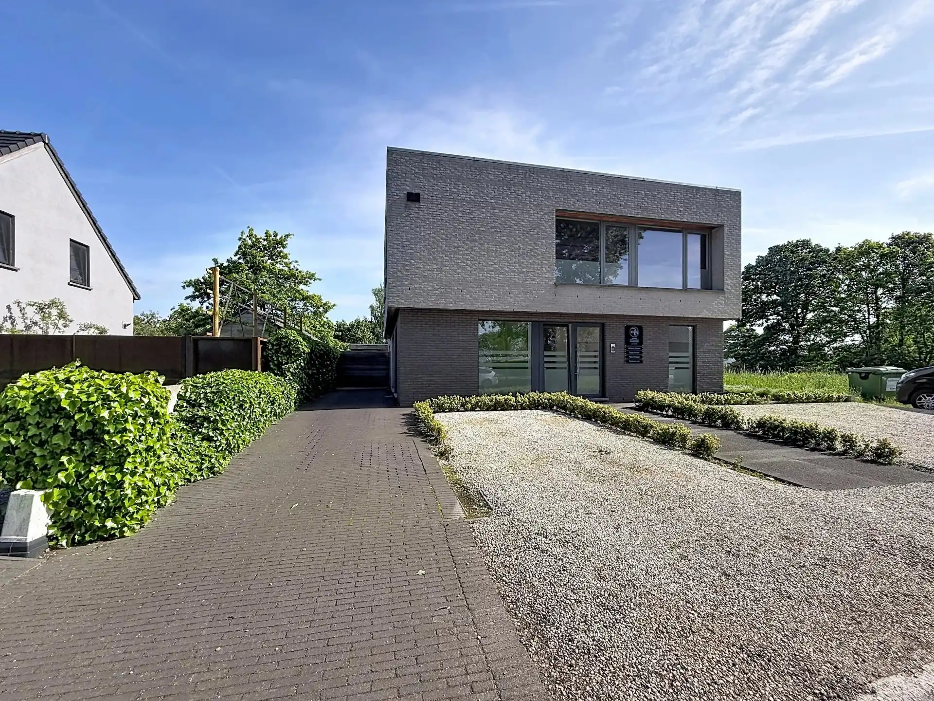 Moderne woning met 3 slaapkamers en praktijk of kantoorruimte op mooi perceel foto 48