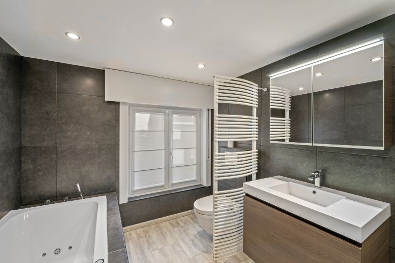 Zonnebeke-Passendale.  Wonen en werken, grote verzorgde woning met > 5 slaapkamers en aparte >60m2 kantoorruimte / praktijk / hobbyruimte met aparte ingang. foto 14