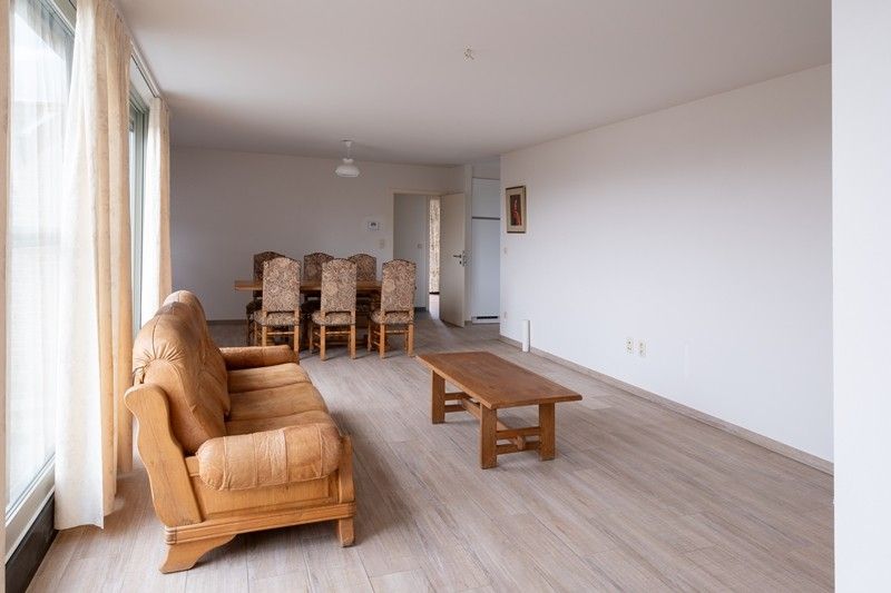 Ruim en luxueus appartement met 2,5 slaapkamers, 3 terrassen en 2 parkings in hartje Diepenbeek! foto 4