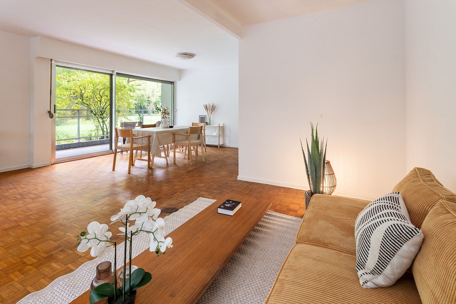 2 slaapkamer appartement met veel lichtinval foto {{pictureIndex}}