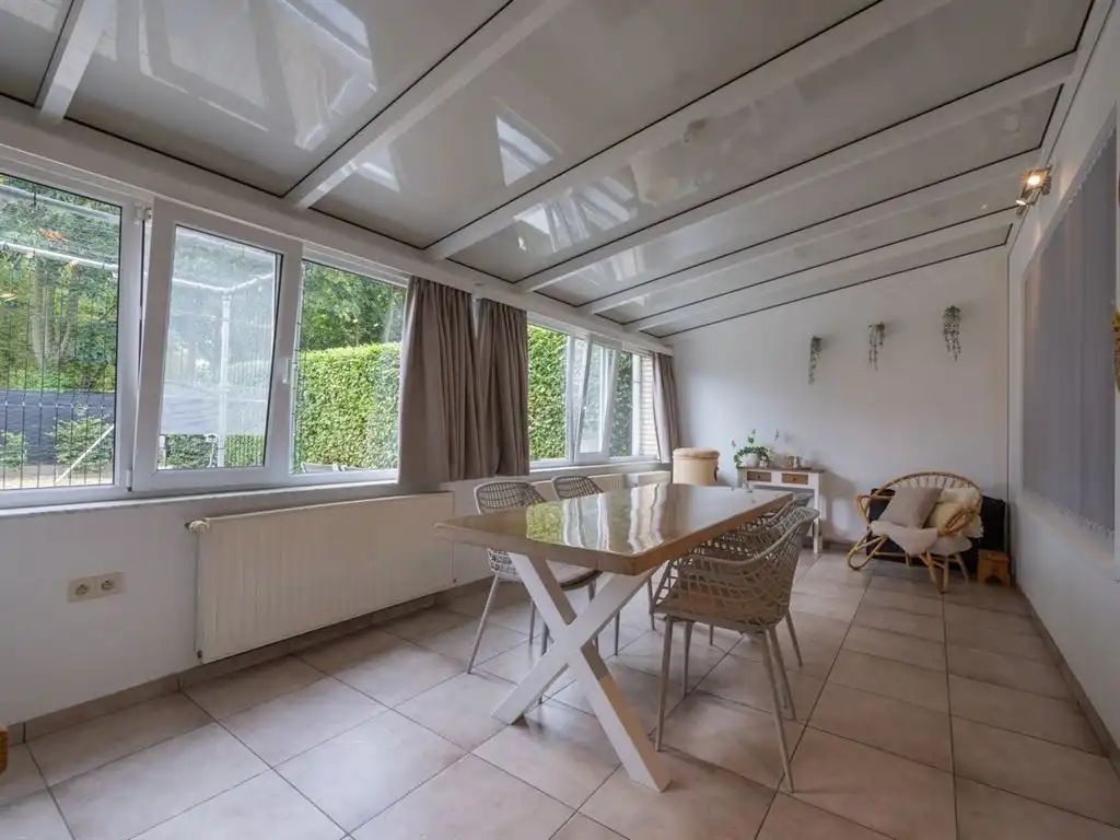 Instapklare, half-vrijstaande woning met inpandige garage foto 19
