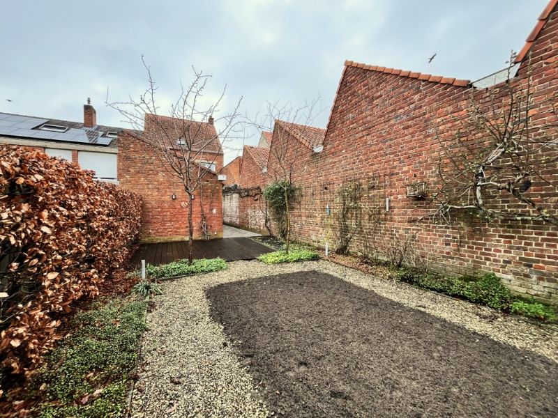 Woning met 2 slaapkamers, tuin en garage foto 15