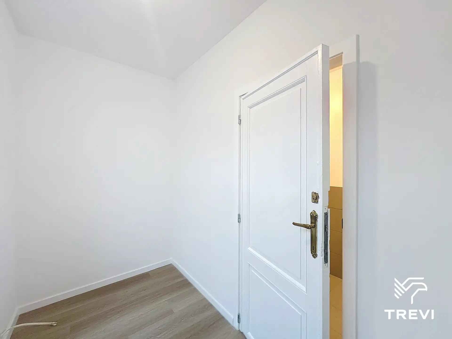 Volledig gerenoveerd appartement met 1 slaapkamer! foto 8