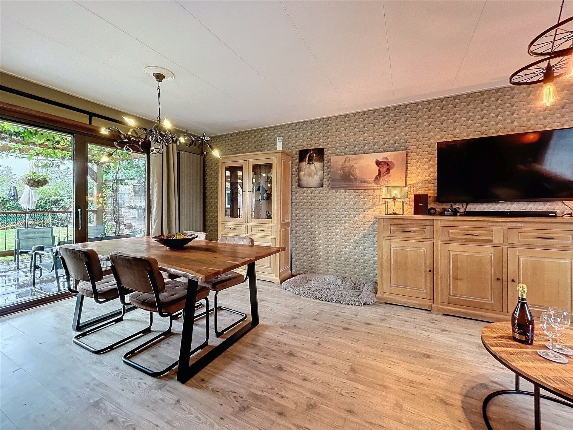 PRACHTIG GELEGEN HOEVE met bijgebouw, paardenstallen, binnenpiste en weiden op 18.385m² foto 15