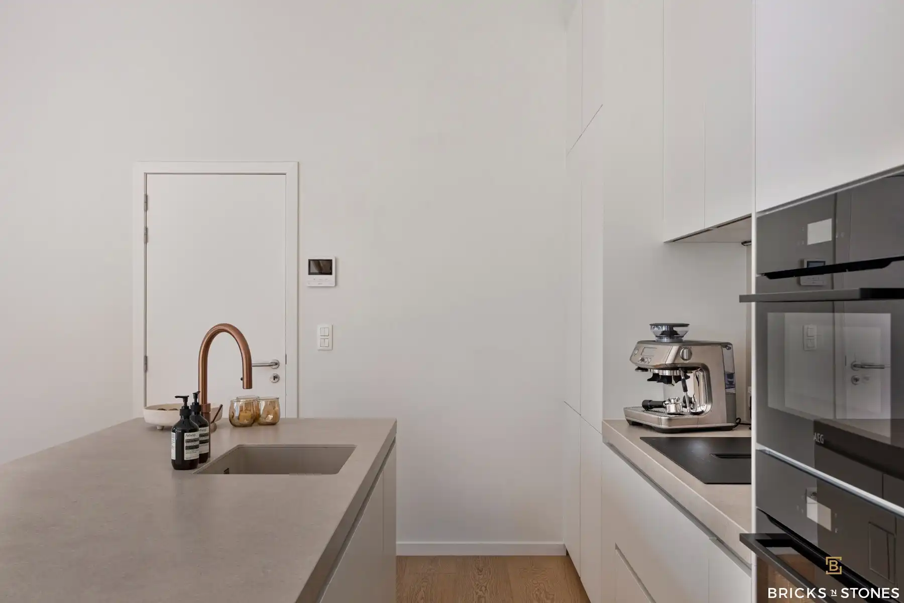 Verborgen parel: gelijkvloers appartement met terras foto 11