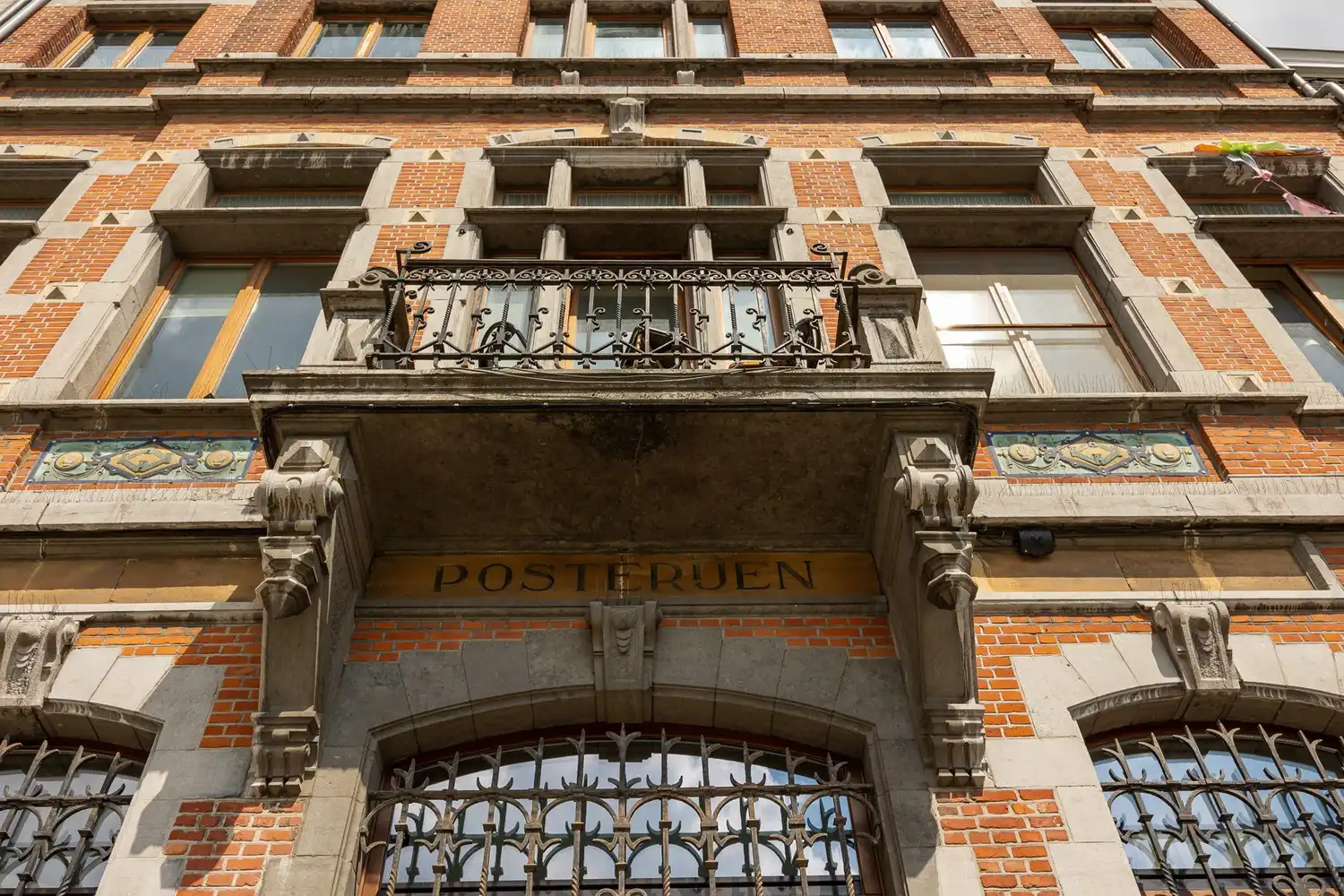 Prachtig en uniek vergunde opbrengsteigendom (BAR 6%) in historisch en gerenoveerd postgebouw te Antwerpen foto 2