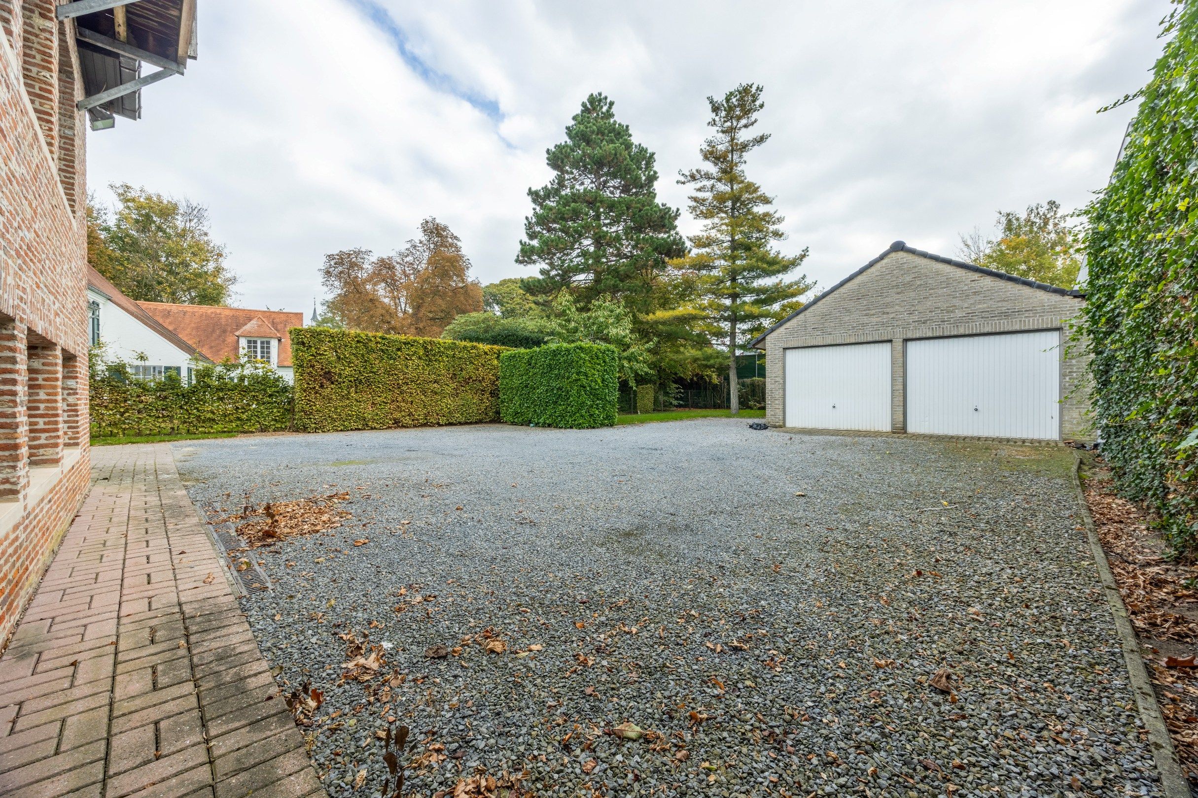 MULTIFUNCTIONELE EIGENDOM MET COMMERCIËLE LIGGING foto 29