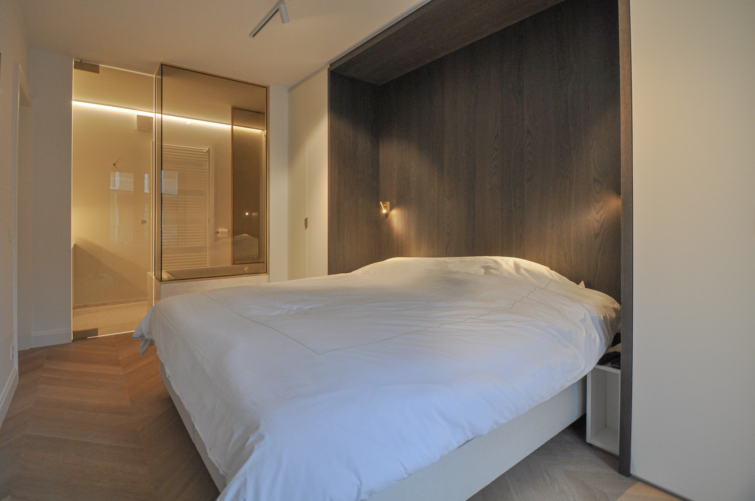 Hoogwaardig volledig gerenoveerd appartement met zijdelings zeezicht en zicht op de Kustlaan. foto 18