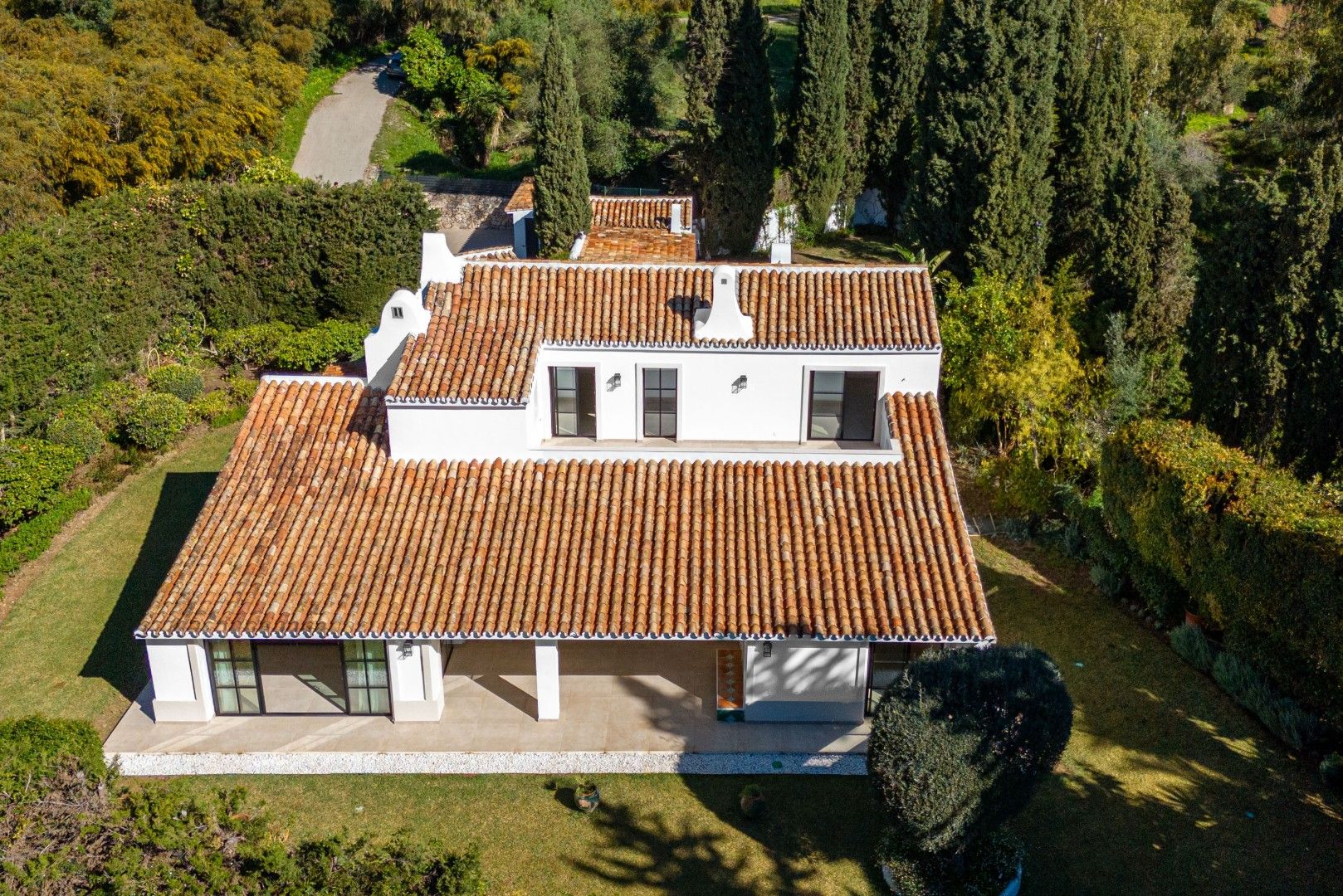 Gerenoveerde chique villa te Benahavis omgeven door een prachtig landschap. foto 25