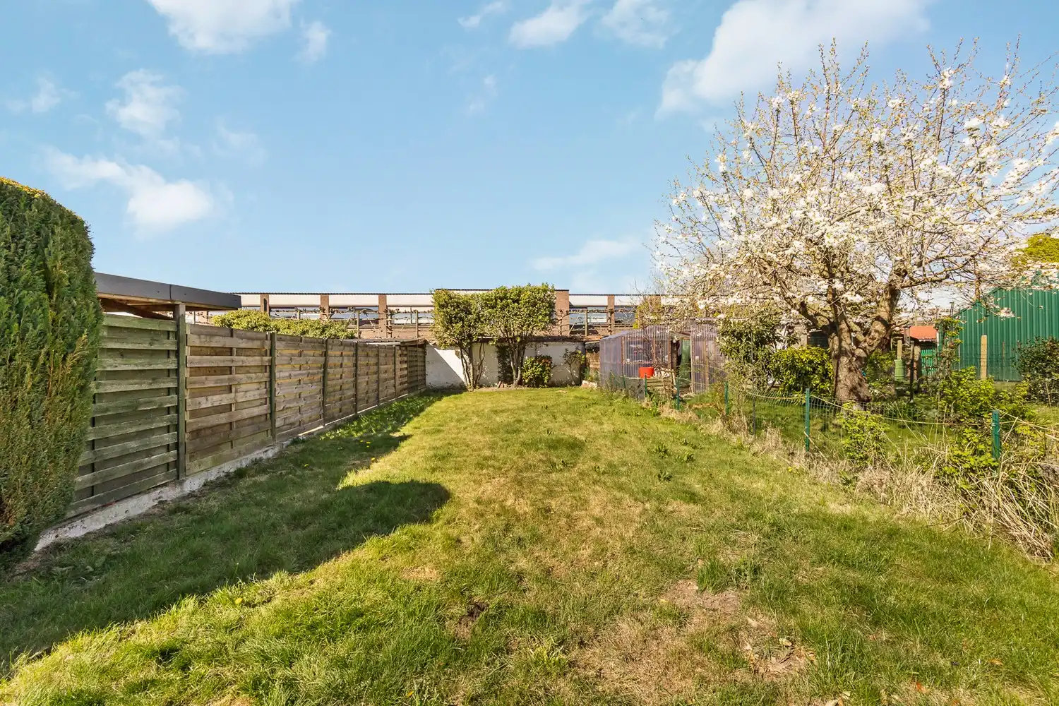 Modern gelijkvloers appartement met een zeer grote tuin (±200m²)  in hartje Sint-Niklaas! foto 15