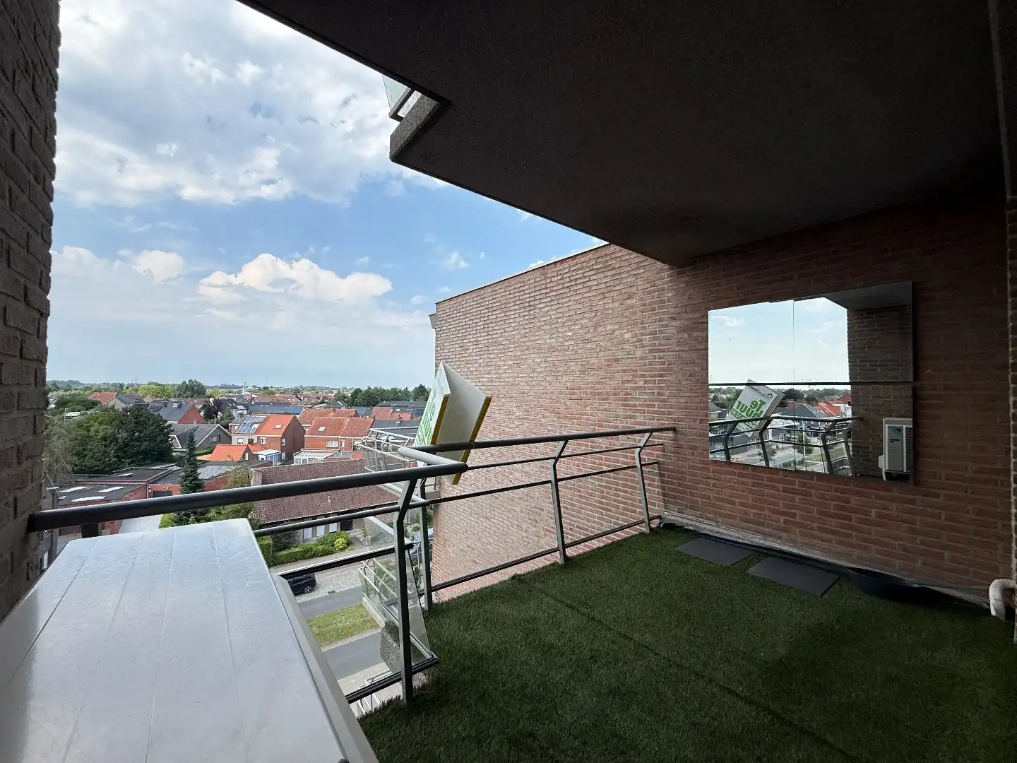 Instapklaar appartement met 2 slaapkamers en 2 terrassen te Roeselare  foto 8