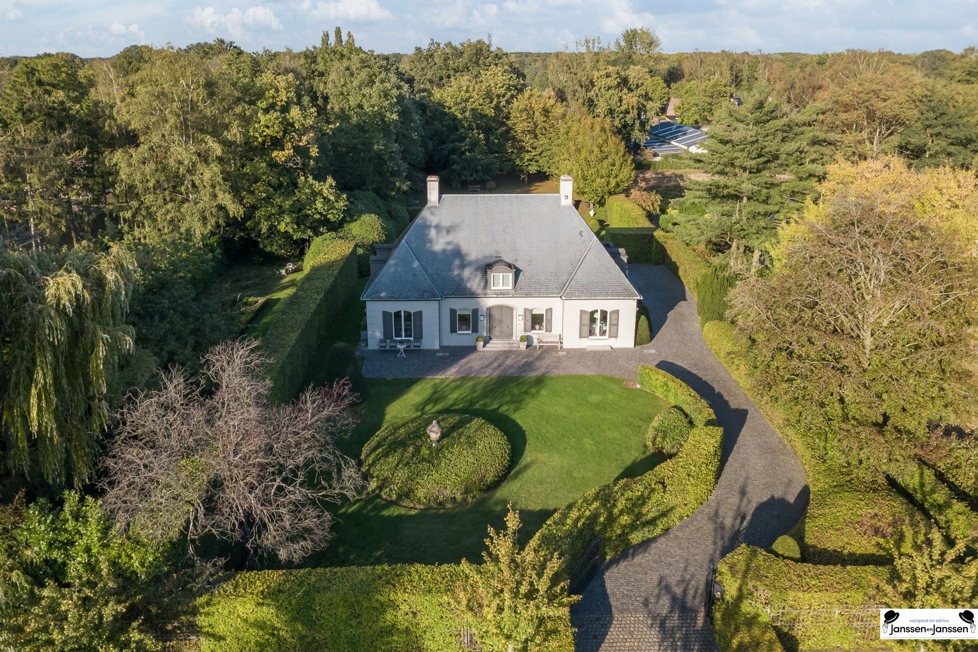 Tijdloze elegantie met moderne luxe foto 2