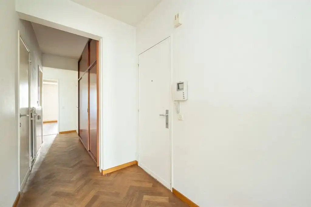 Instapklaar appartement op prachtige visgraatparket foto 9