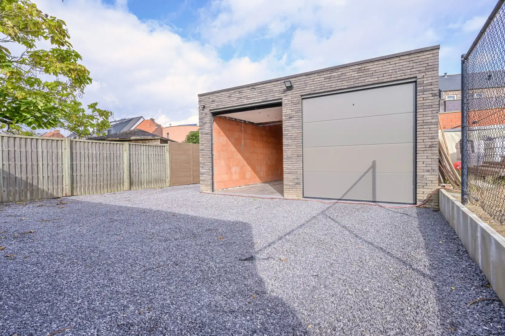 Nieuwbouwappartement met 2 slaapkamers, ruim terras en garage foto 14