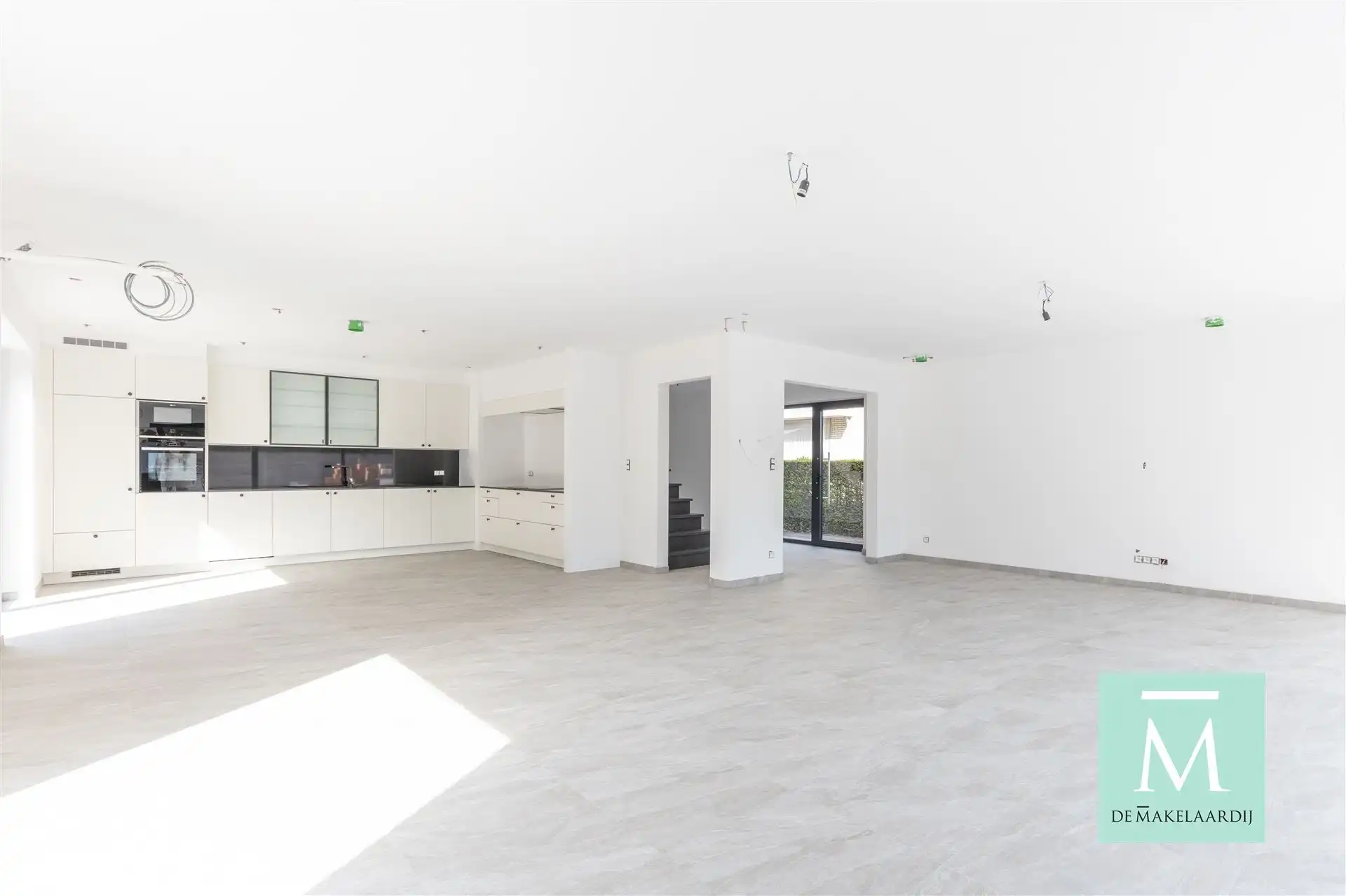 Zeer ruime nieuwbouwwoning met 5 slaapkamers en tuin foto 4