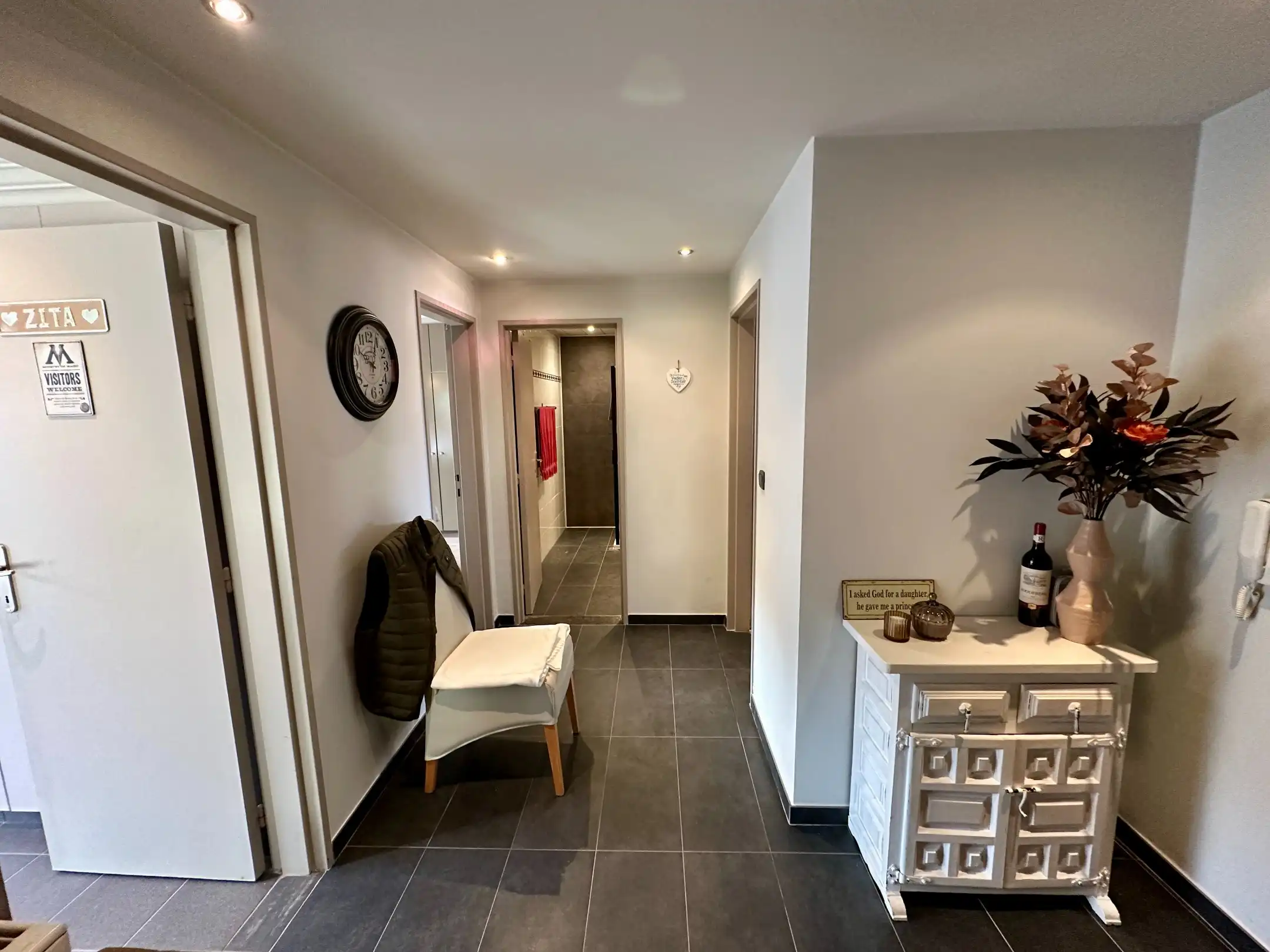 Tweeslaapkamerappartement nabij Genk centrum met groot terras en garagebox foto 21