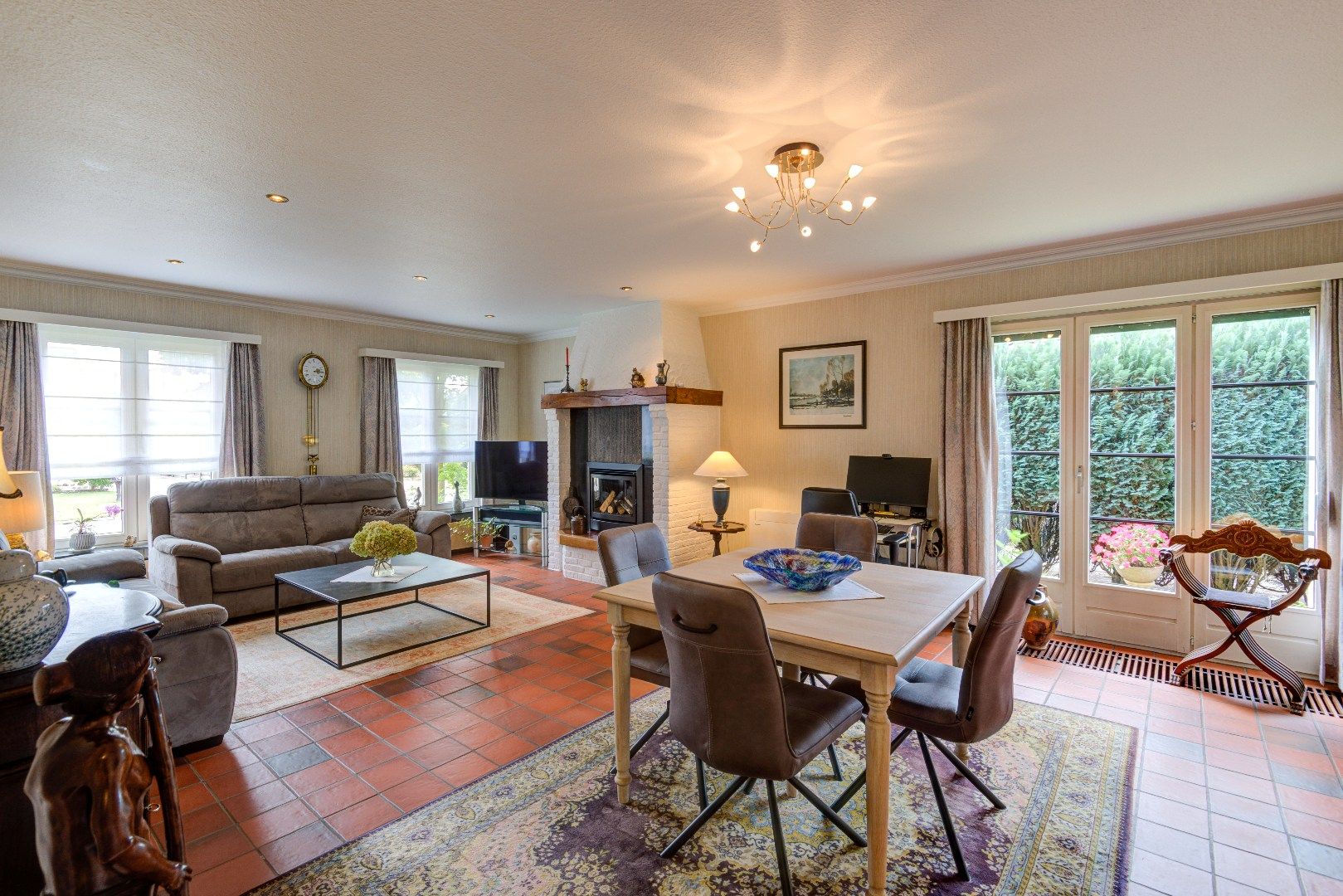 Openstaand huis in doodlopende straat op perceel van 555 m² foto 5